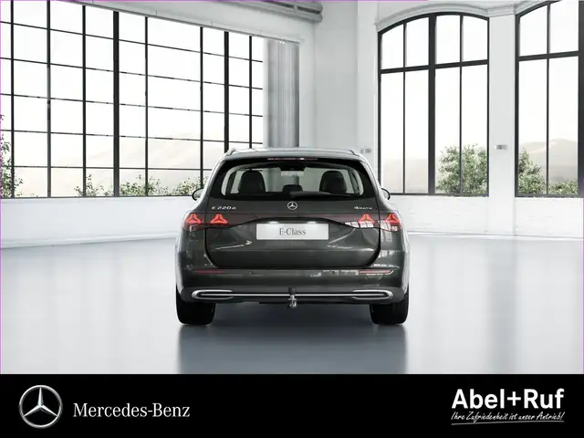 Mercedes-Benz 220 view 5
