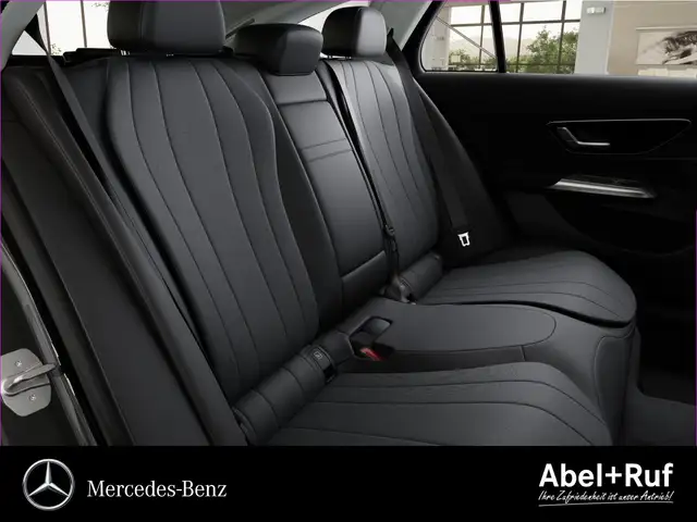Mercedes-Benz 220 view 9
