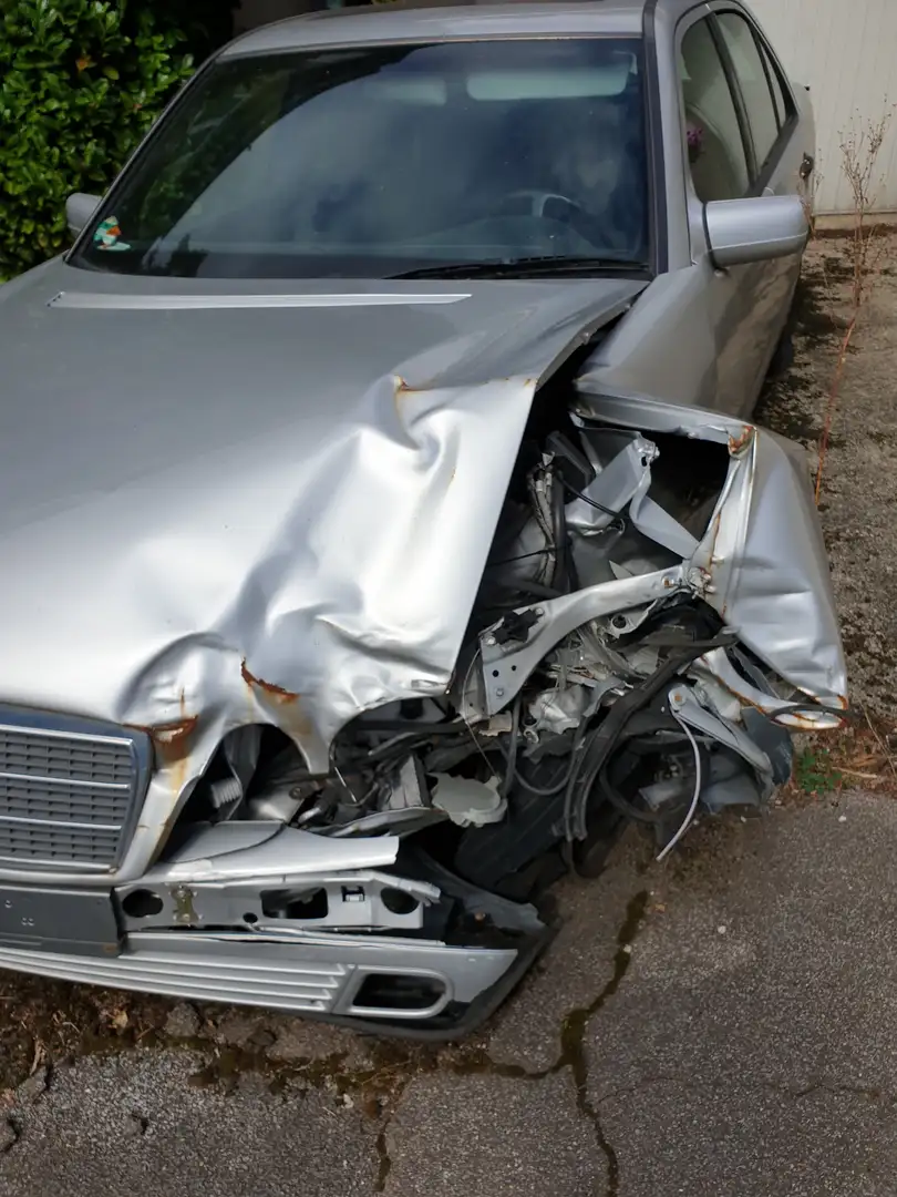 Mercedes-Benz E 220 E 220 Plateado - 2