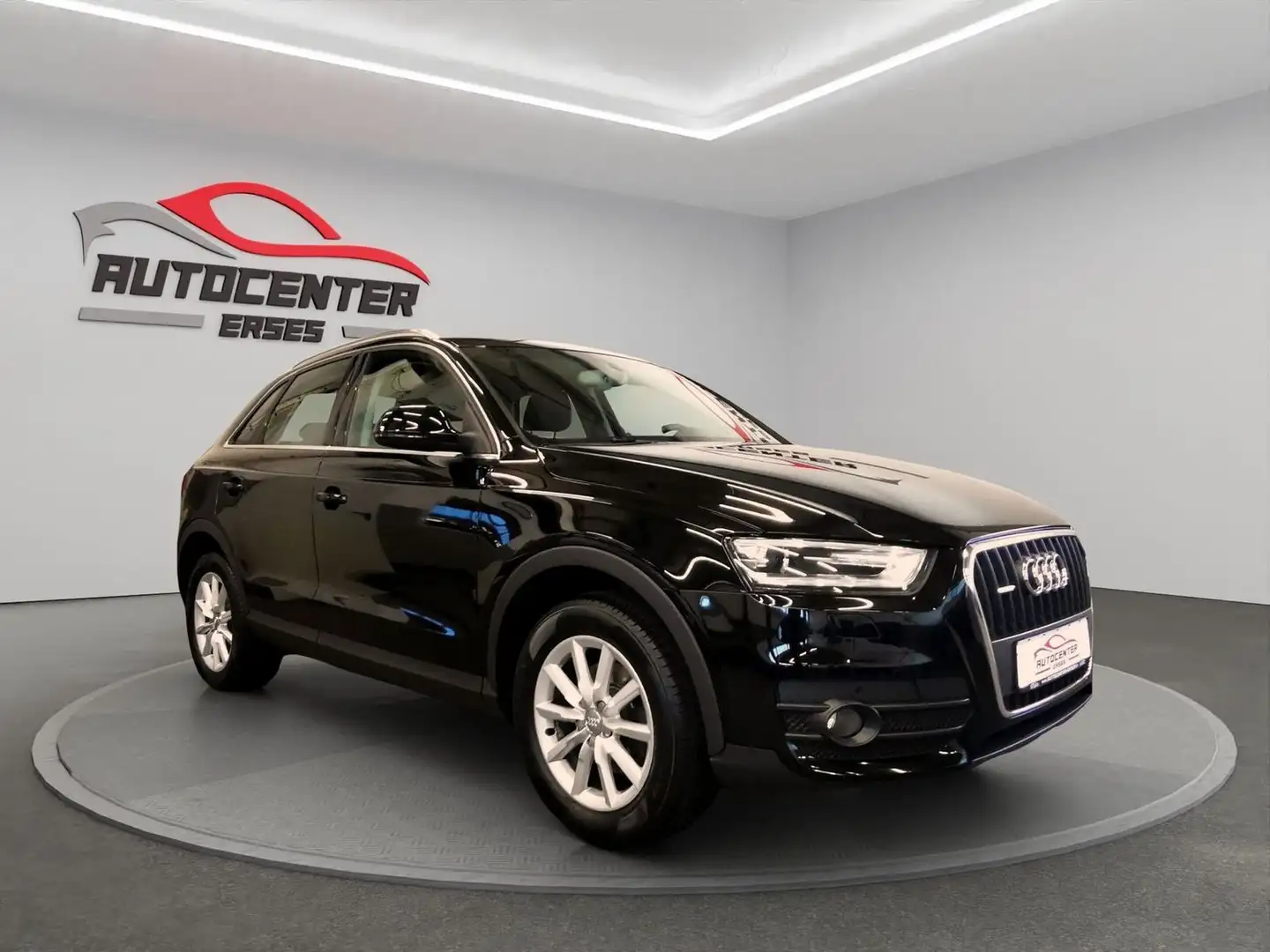 Audi Q3 2.0 TFSI quattro Navi PDC SHZ 1-Hand Zwart - 1