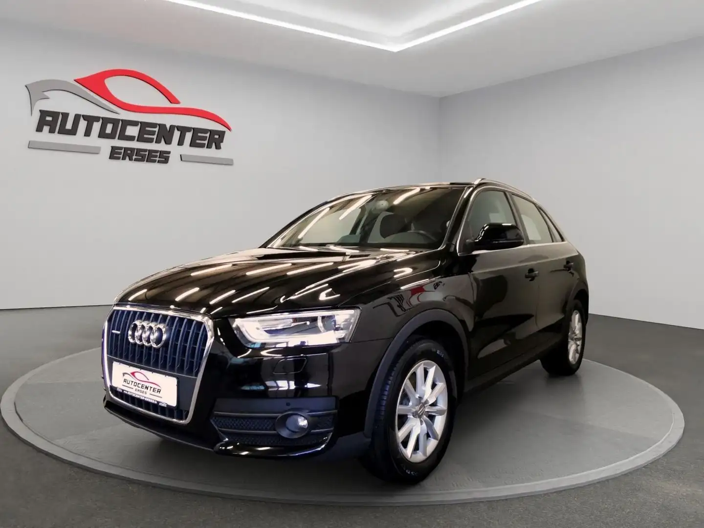 Audi Q3 2.0 TFSI quattro Navi PDC SHZ 1-Hand Zwart - 2