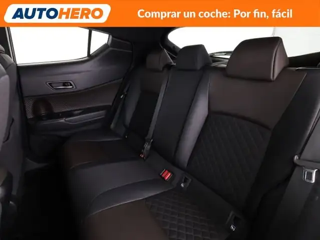 Toyota C-HR view 15