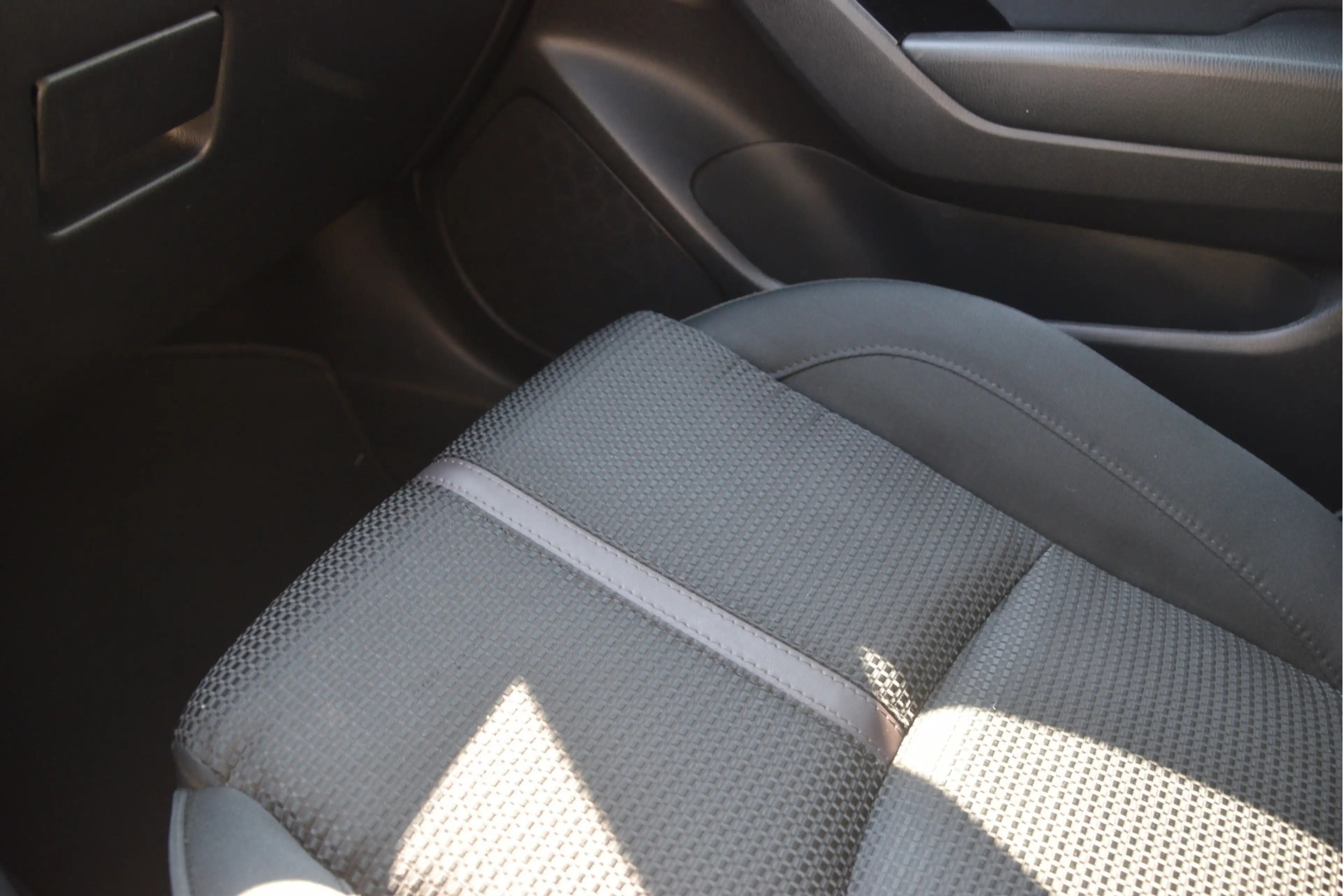 Mazda 3 2.0 SkyActiv-G 120 SkyLease+ Keyless | PDC | Cruis — photo 31