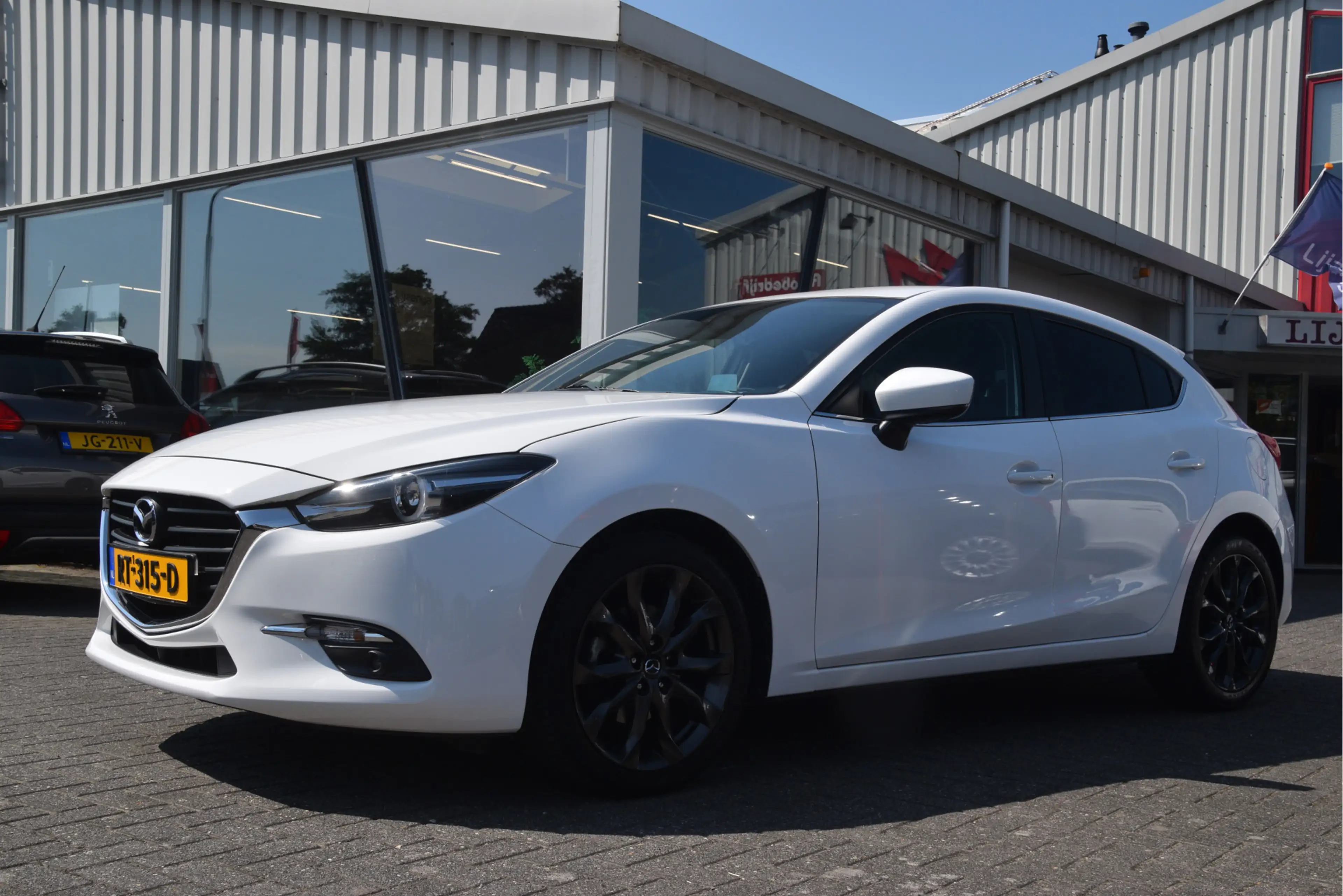 Mazda 3 2.0 SkyActiv-G 120 SkyLease+ Keyless | PDC | Cruis — photo 3