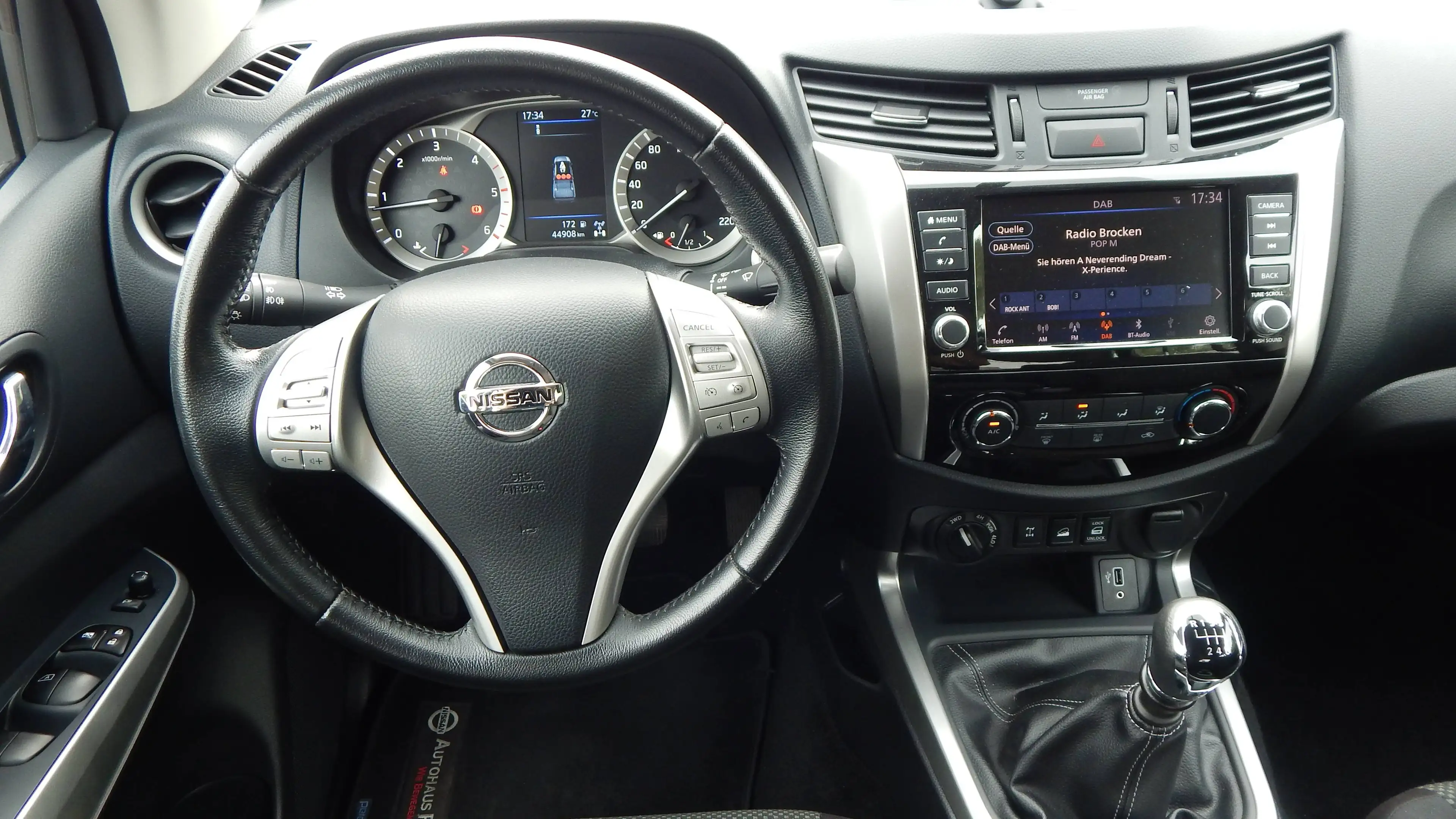 Nissan Navara Visia Double Cab 4x4 — photo 11