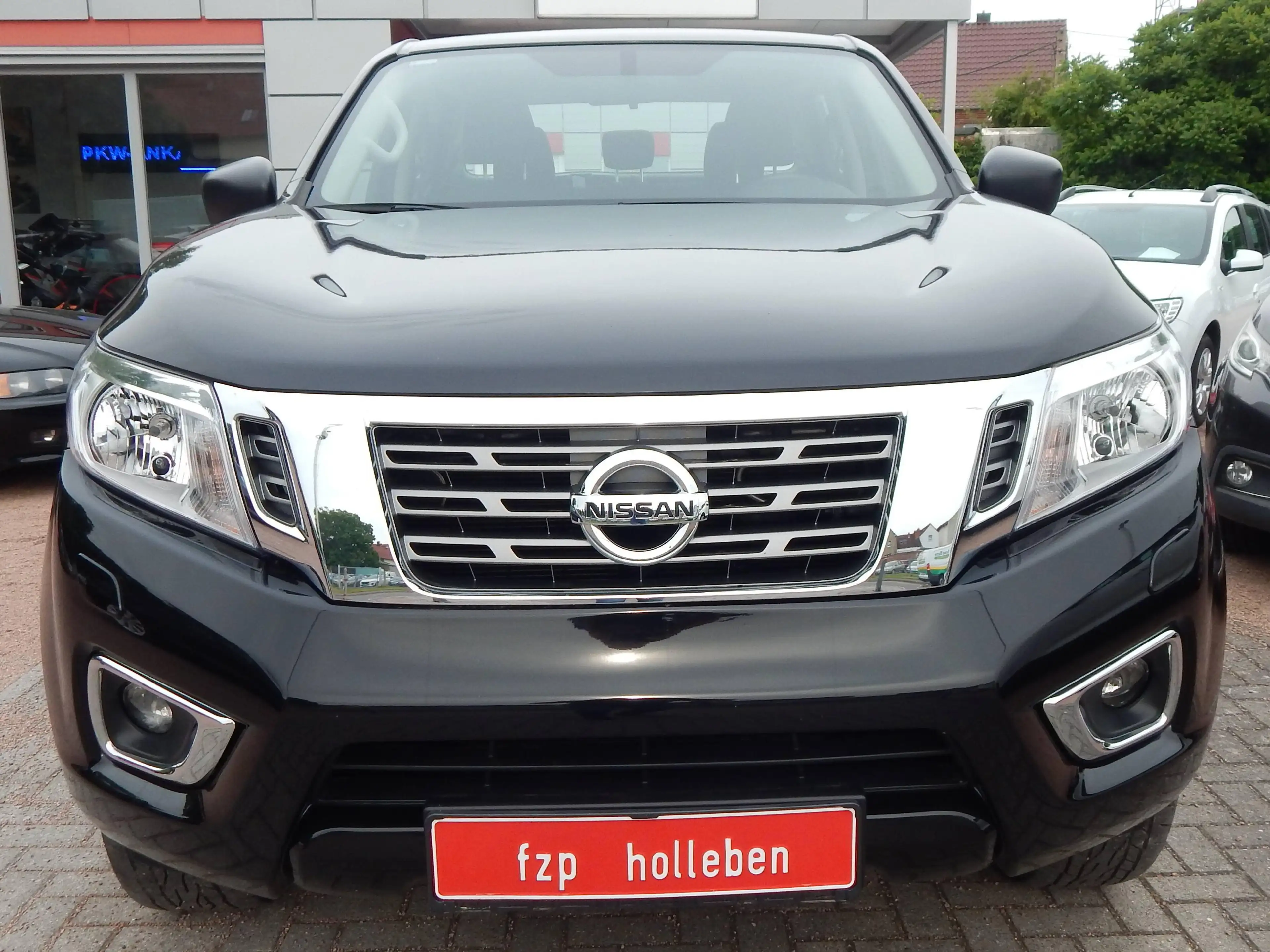 Nissan Navara Visia Double Cab 4x4 — photo 8