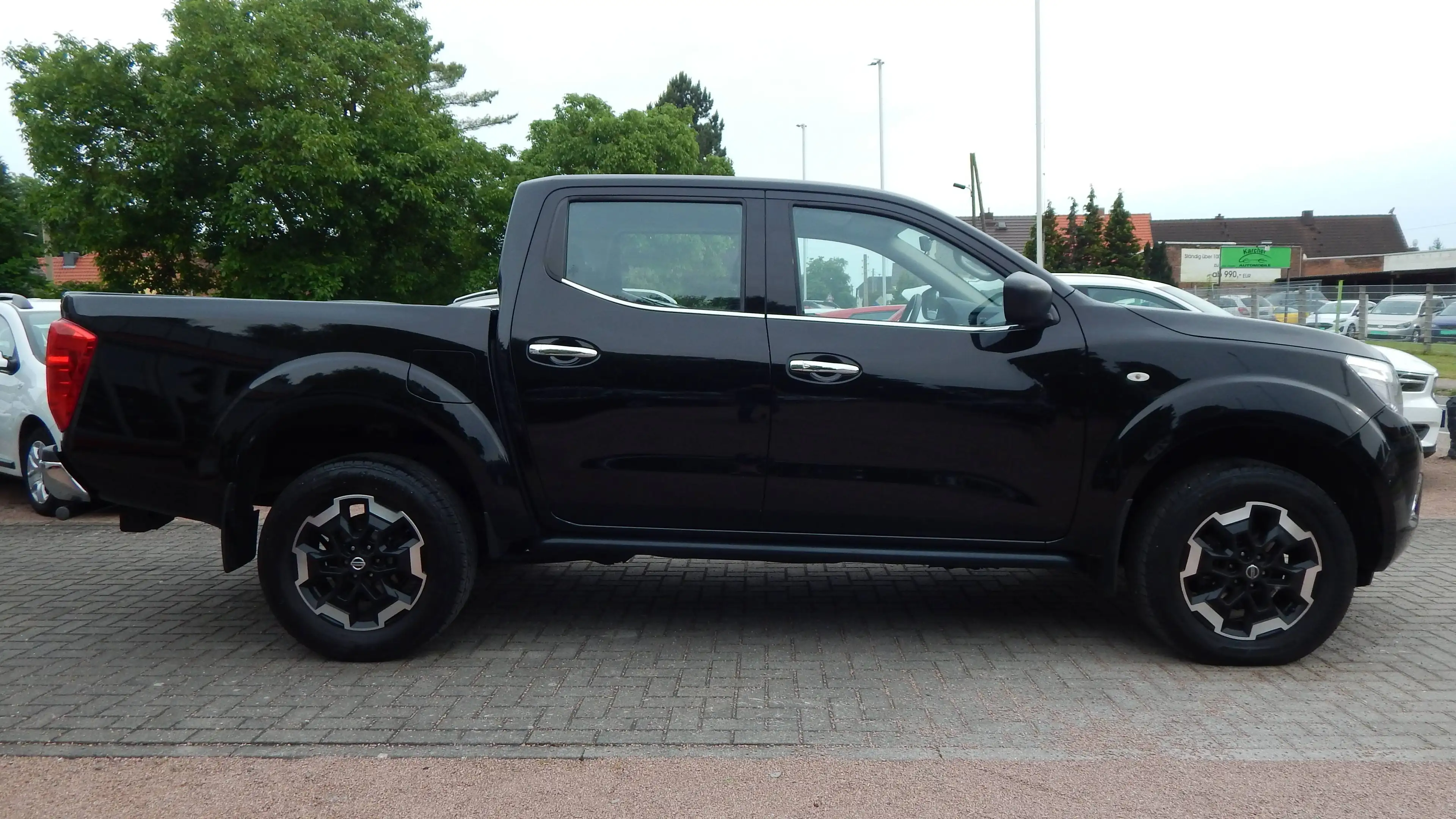 Nissan Navara Visia Double Cab 4x4 — photo 6