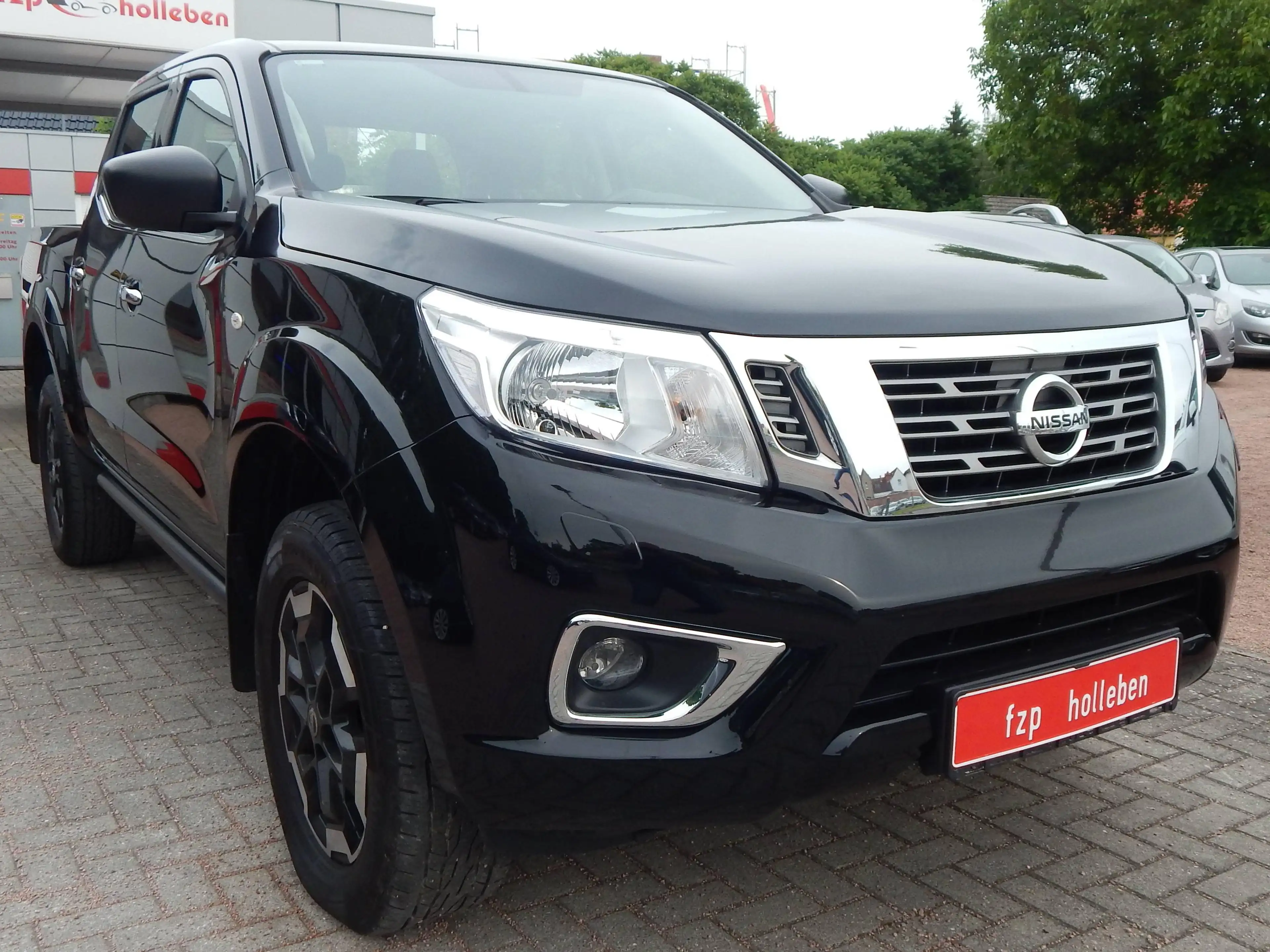 Nissan Navara Visia Double Cab 4x4 — photo 7