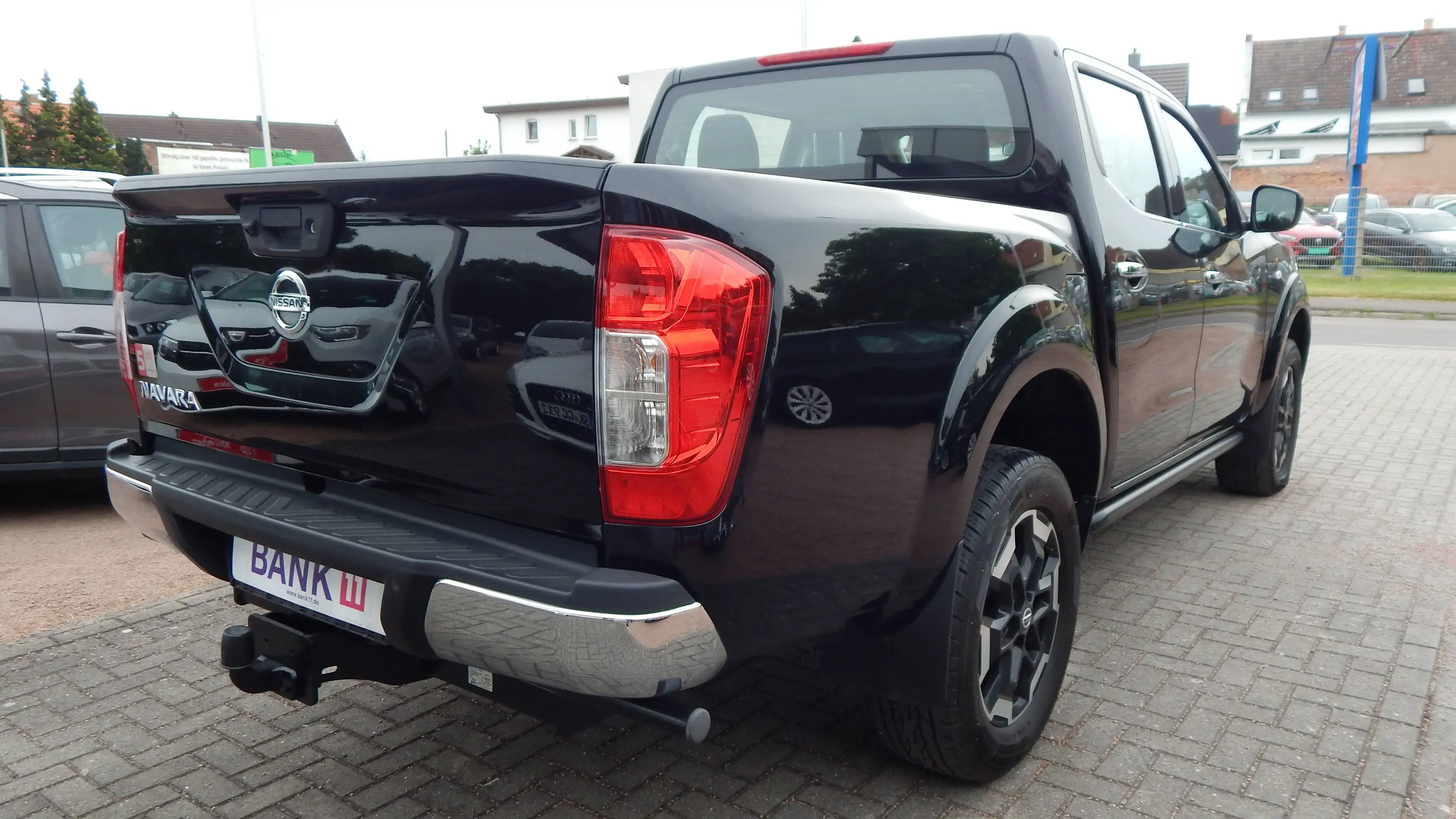 Nissan Navara Visia Double Cab 4x4 — photo 5