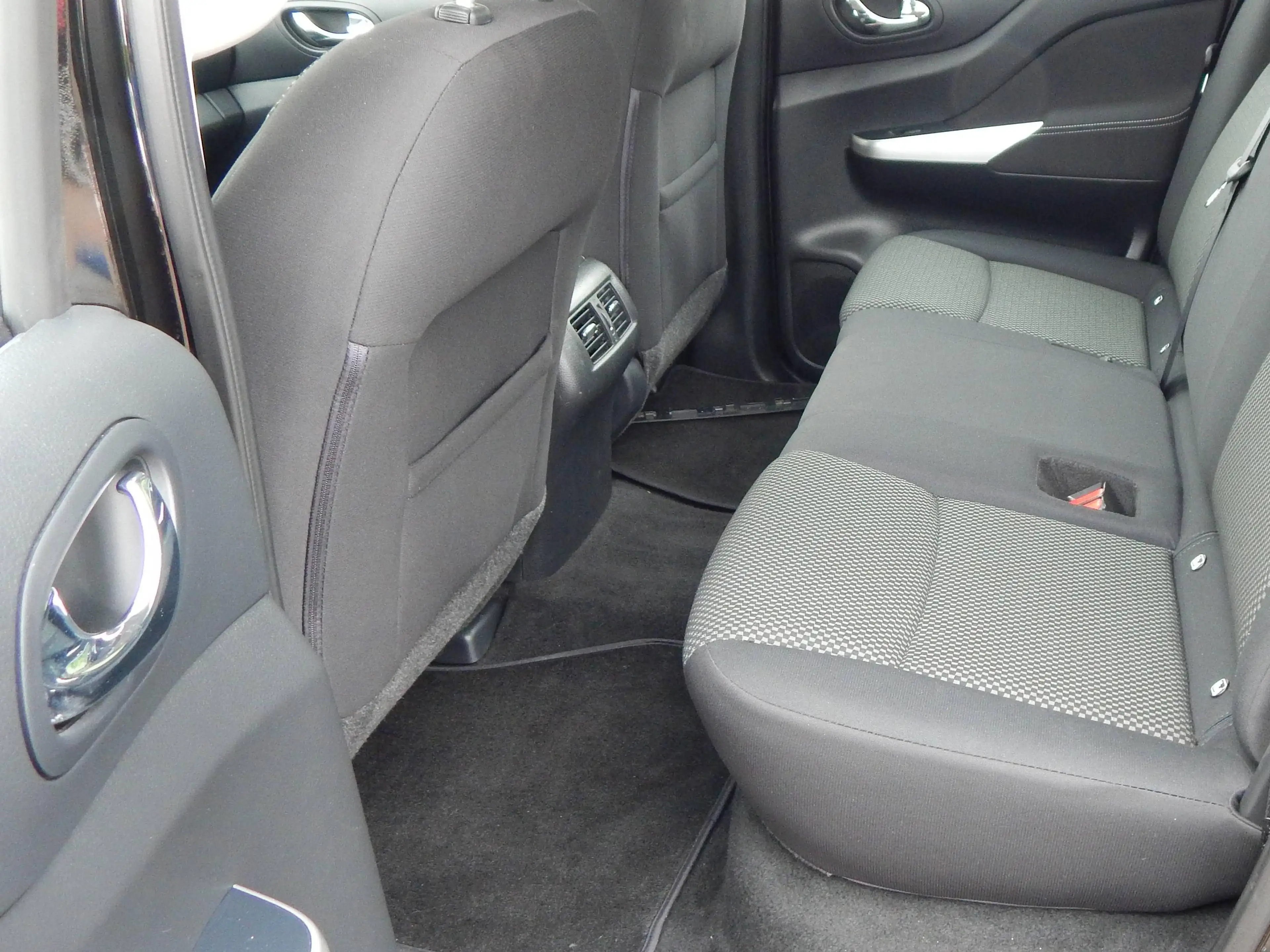Nissan Navara Visia Double Cab 4x4 — photo 10