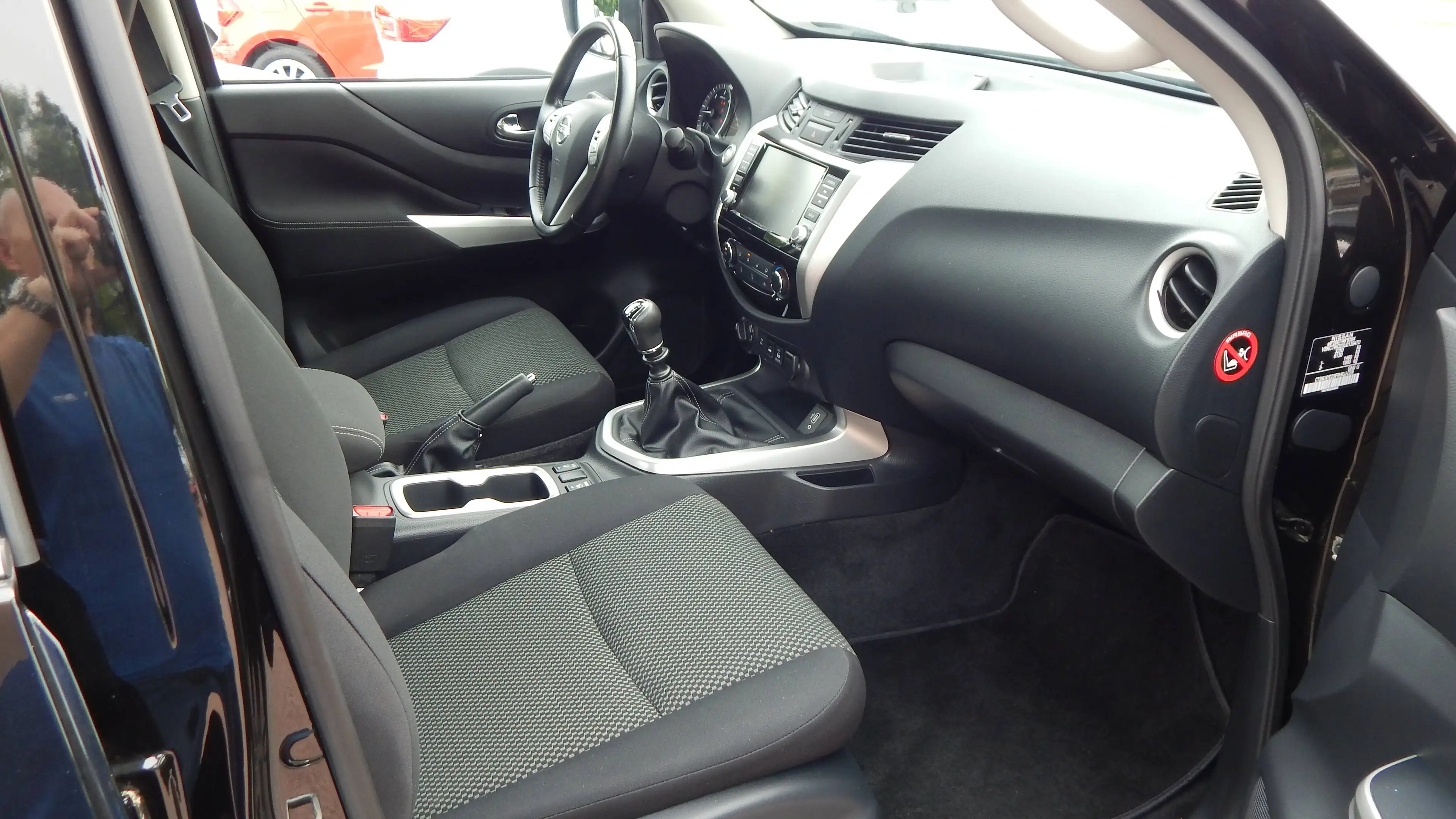 Nissan Navara Visia Double Cab 4x4 — photo 14