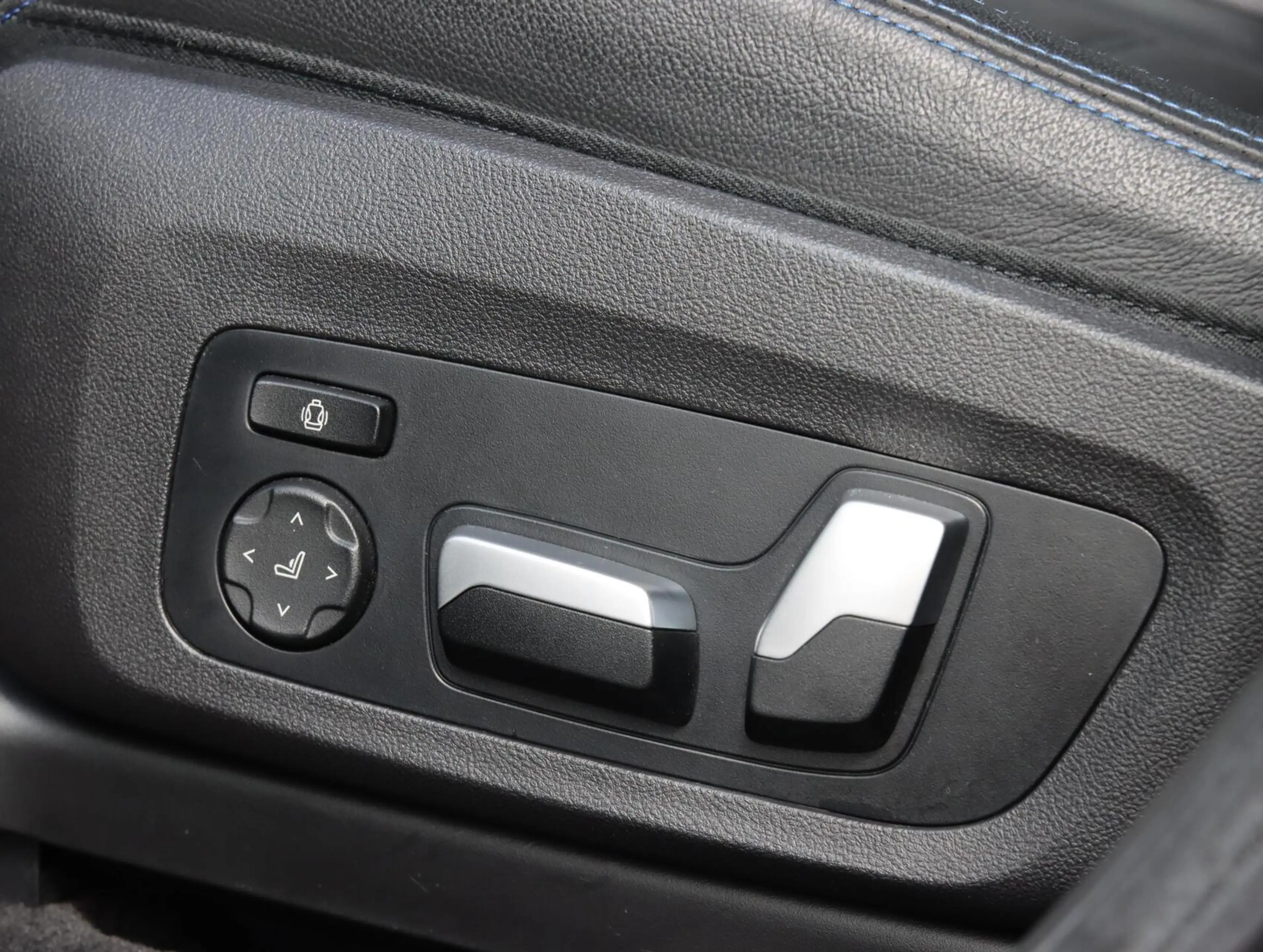 BMW iX3 High Executive 80kWh M-sport | SOH 92,5% | Panoram — photo 17