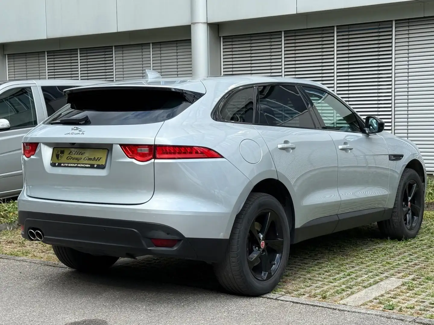 Jaguar F-Pace Perstige AWD 2.0d*Kamera*Assistenz-Paket* Grau - 2