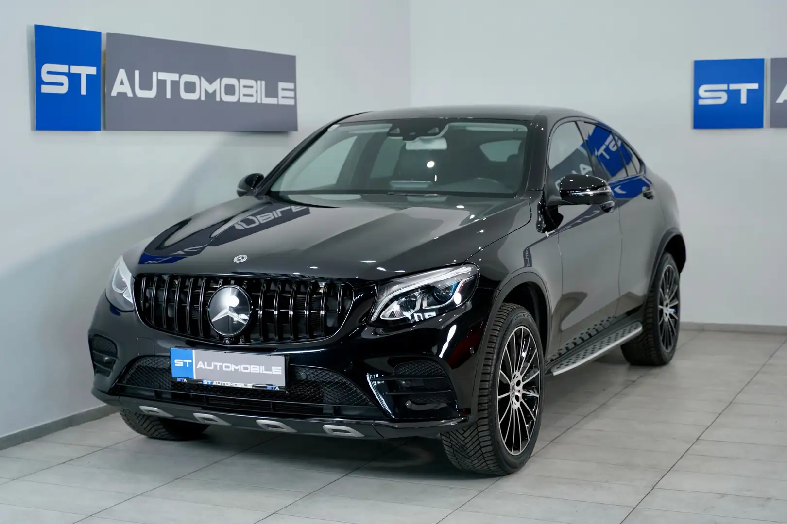 Mercedes-Benz GLC 350 GLC 350 e 4Matic // AMG -LINE // Schwarz - 1