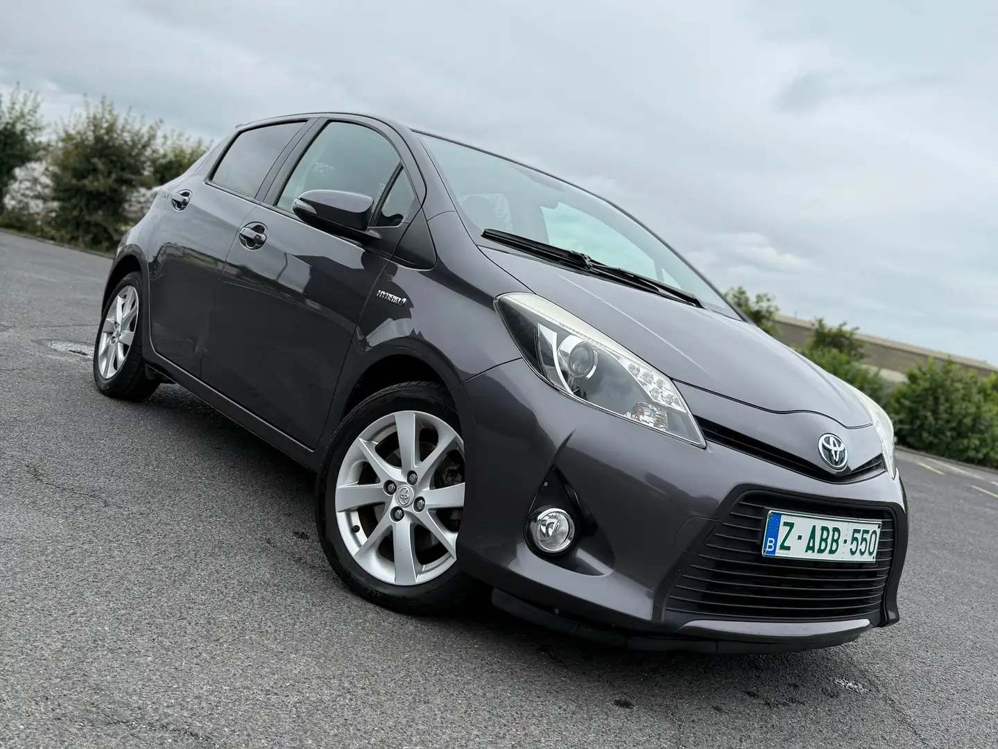 Toyota Yaris Yaris Hybrid 1.5 VVT-i Automaat/ Camera/ Pano Gris - 2