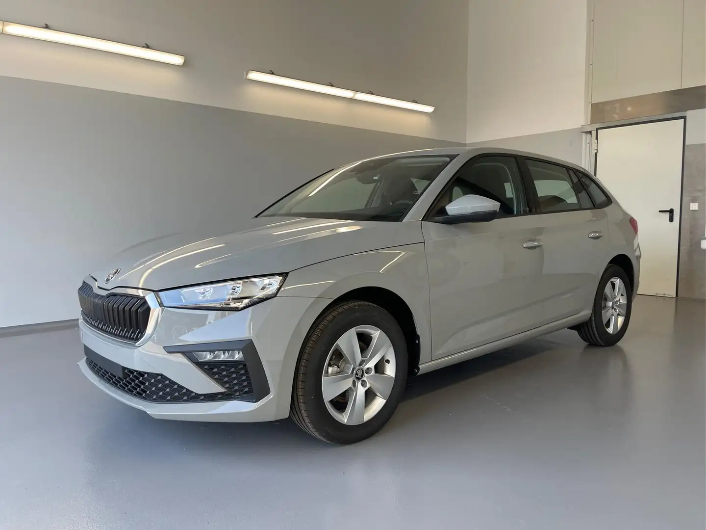 Skoda Scala 115PS DSG GV5+AHK+Alu16+PDC+Sitzheizung+App-Con... Grau - 1