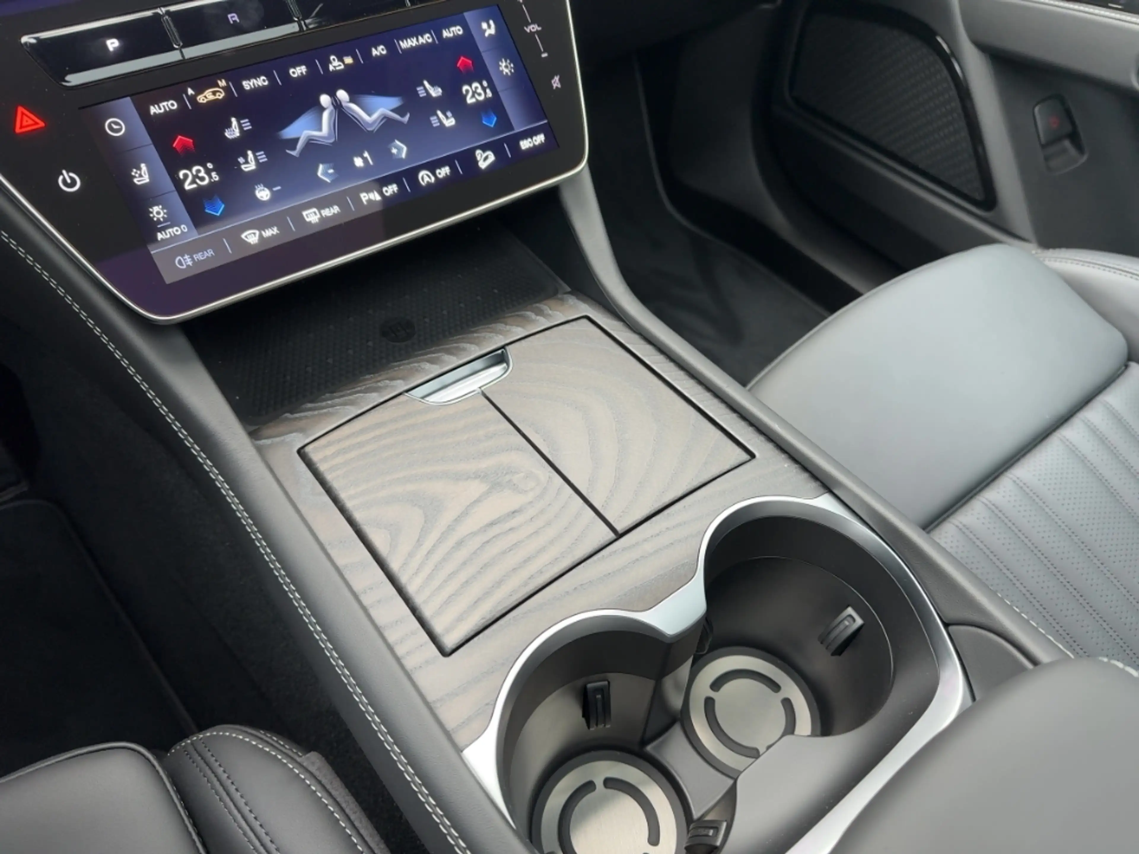 Maserati Grecale Modena MY25 330PS AWD - PANO - 360°- 21 Zoll — photo 12
