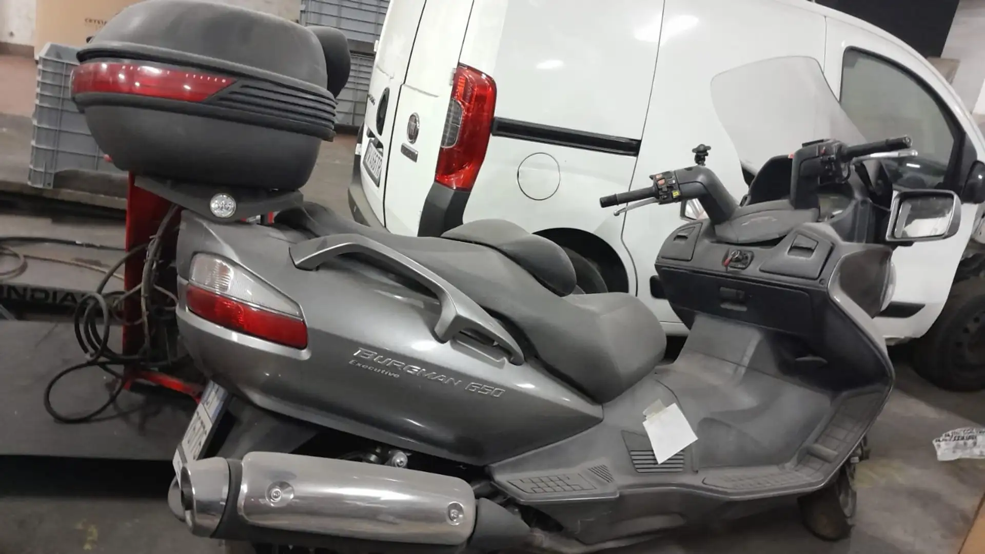 Suzuki Burgman 650 Szürke - 1