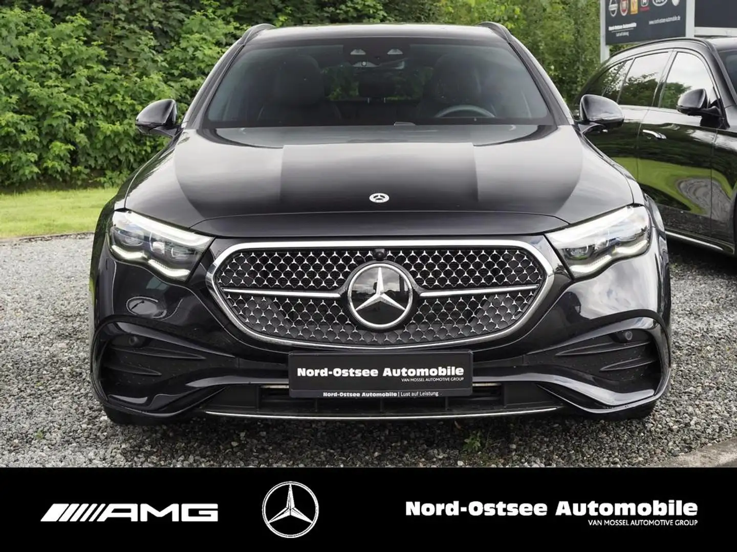 Mercedes-Benz E 200 T AMG PREMIUM 360°KAM PANO NIGHT AHK SHZ Schwarz - 2