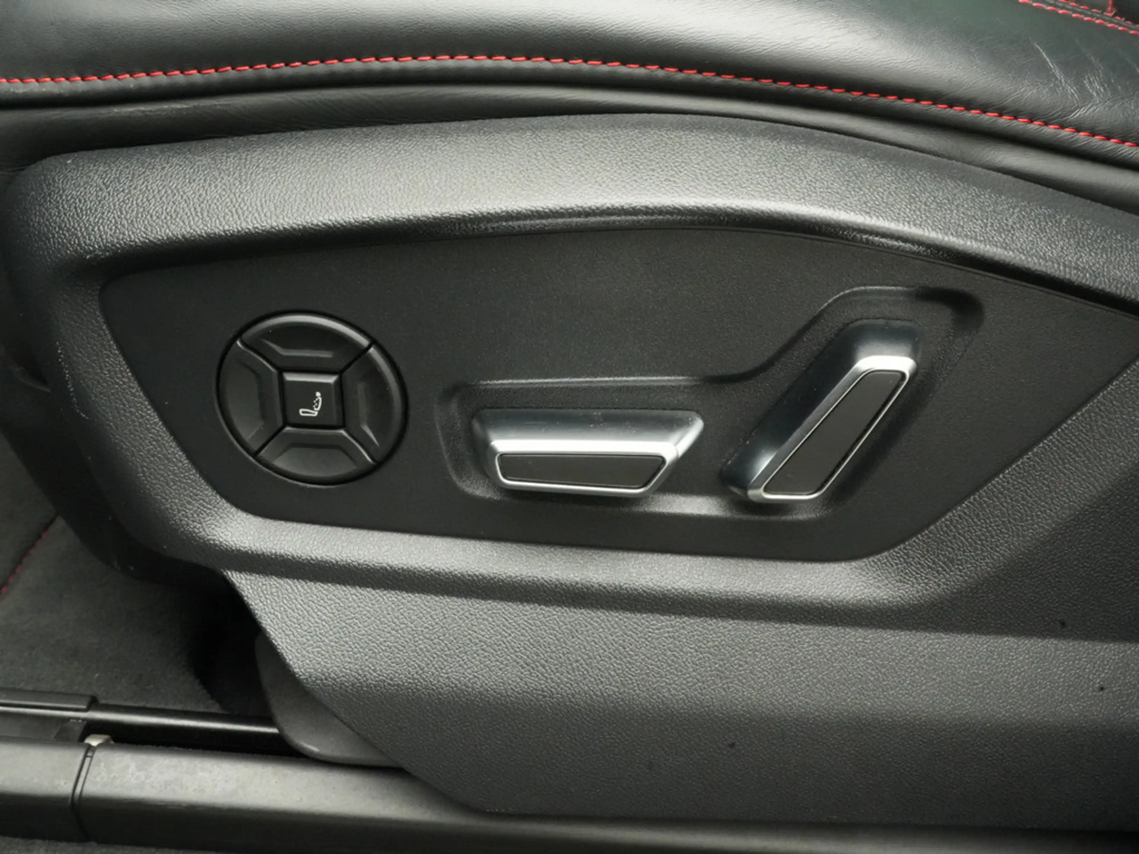 Audi RS Q8 quattro ACC AHK CARBON B&O PANO NAVI — photo 12