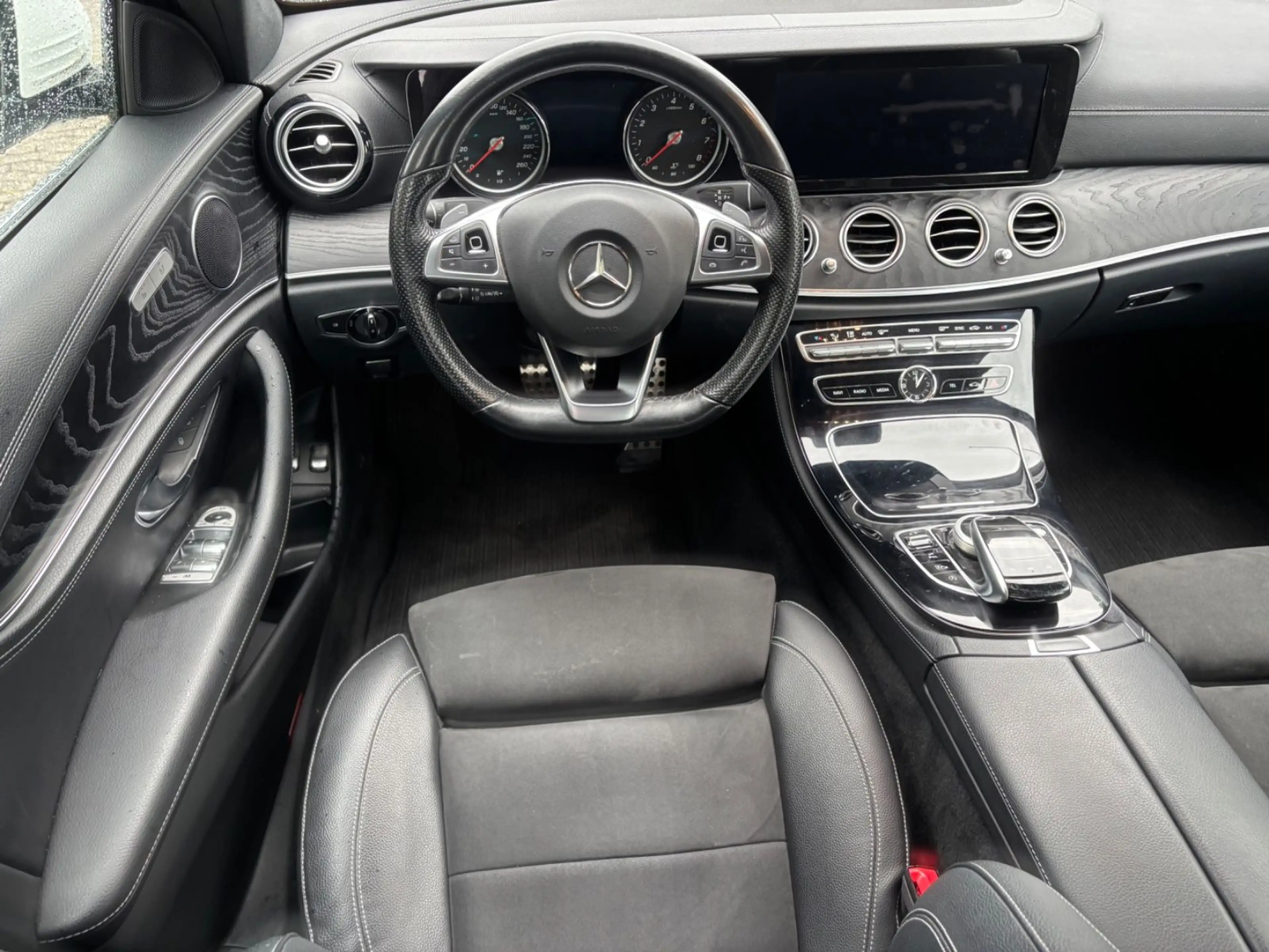 Mercedes-Benz E 250 Limousine*AMG-LINE*2 HAND*ILS*AHK* — photo 10