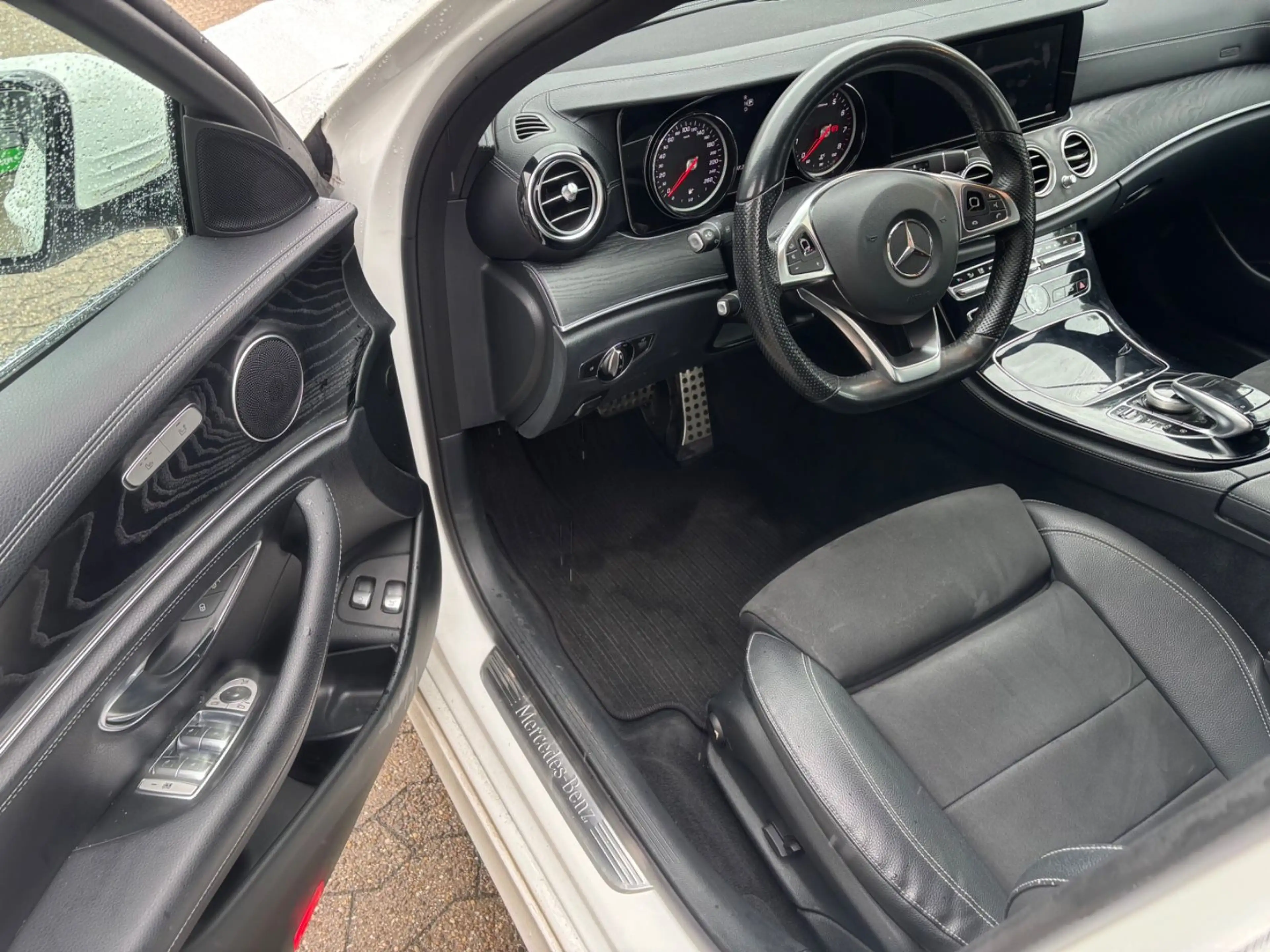 Mercedes-Benz E 250 Limousine*AMG-LINE*2 HAND*ILS*AHK* — photo 12