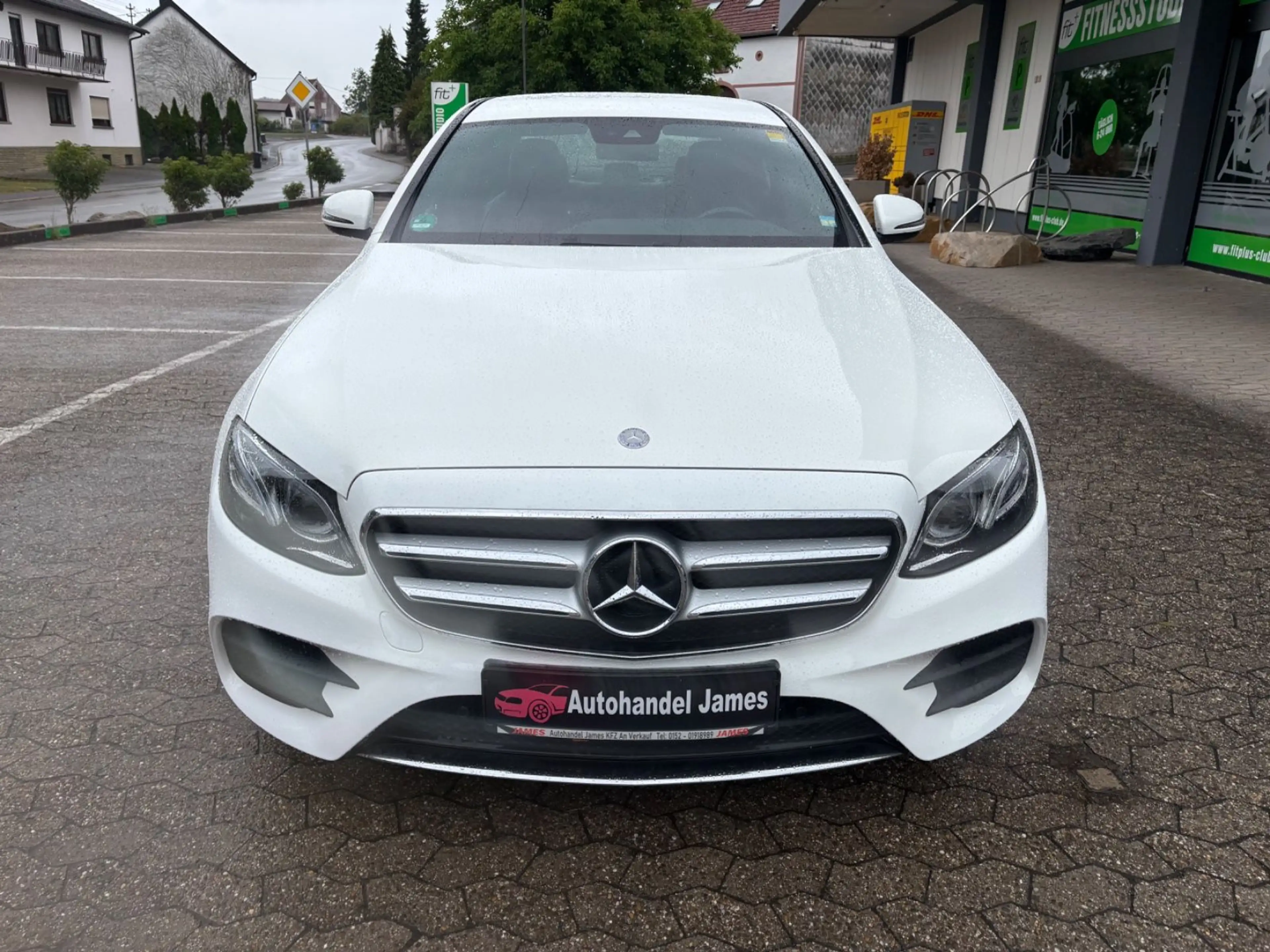 Mercedes-Benz E 250 Limousine*AMG-LINE*2 HAND*ILS*AHK*