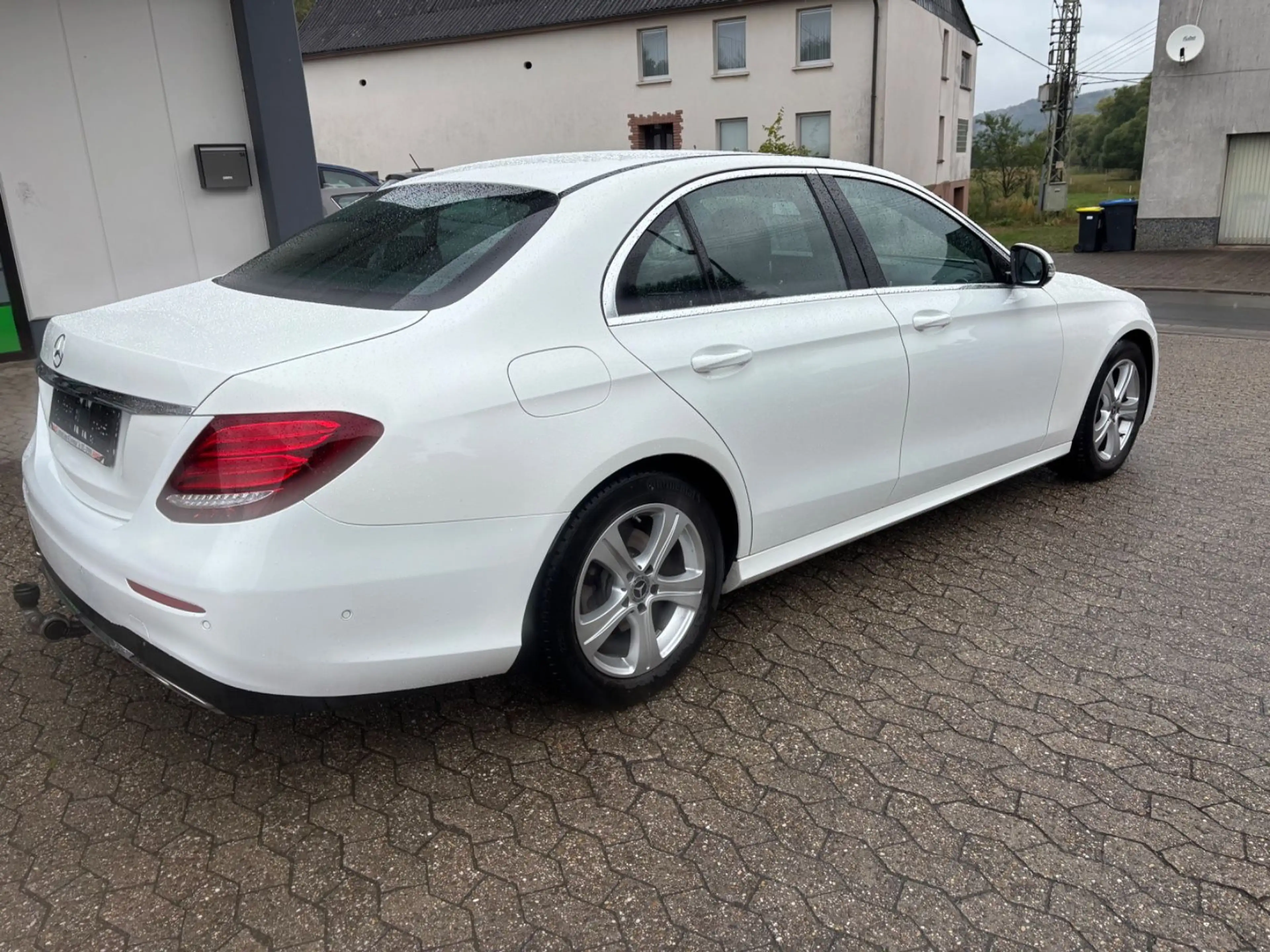 Mercedes-Benz E 250 Limousine*AMG-LINE*2 HAND*ILS*AHK* — photo 5