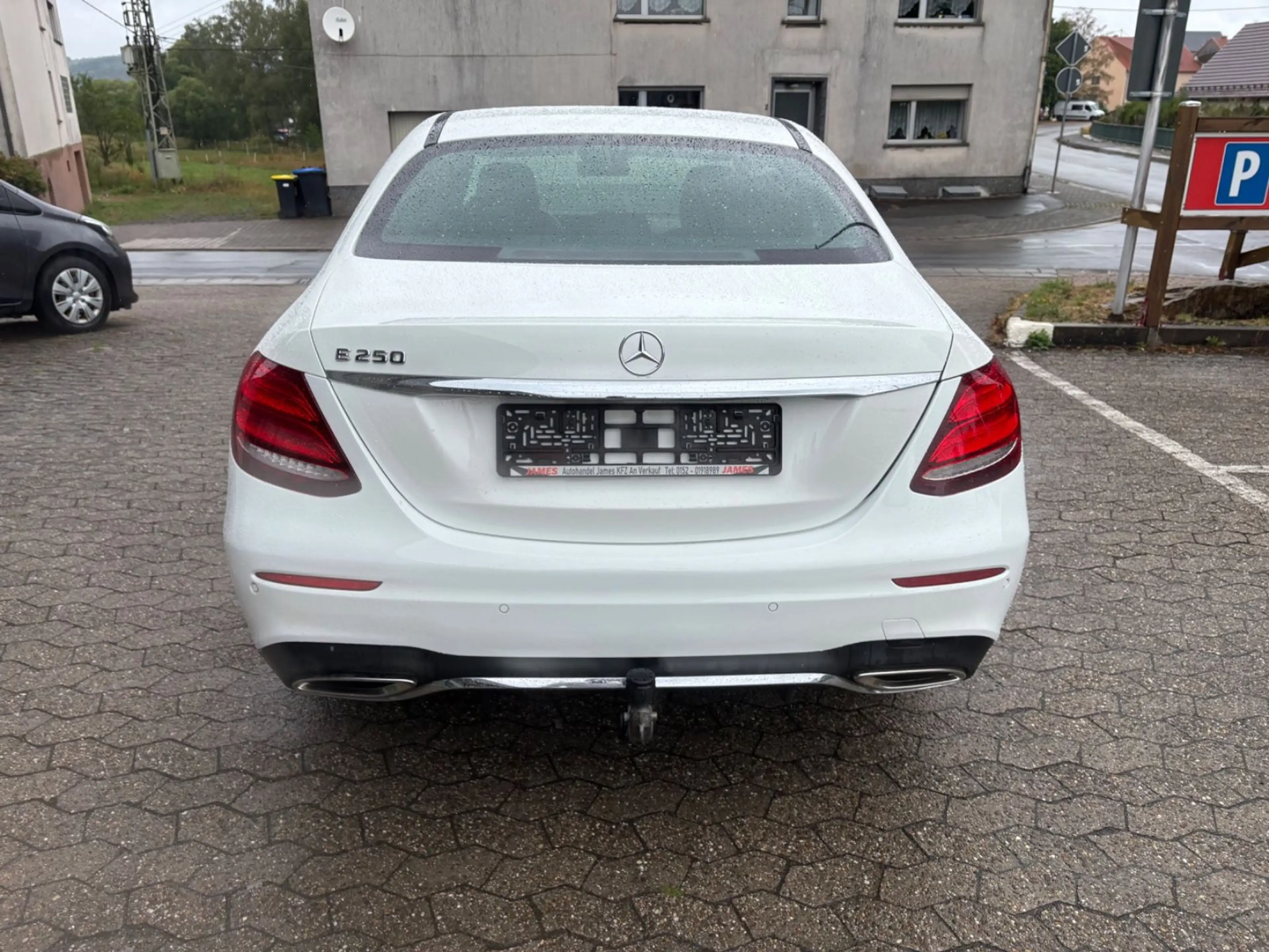 Mercedes-Benz E 250 Limousine*AMG-LINE*2 HAND*ILS*AHK* — photo 4
