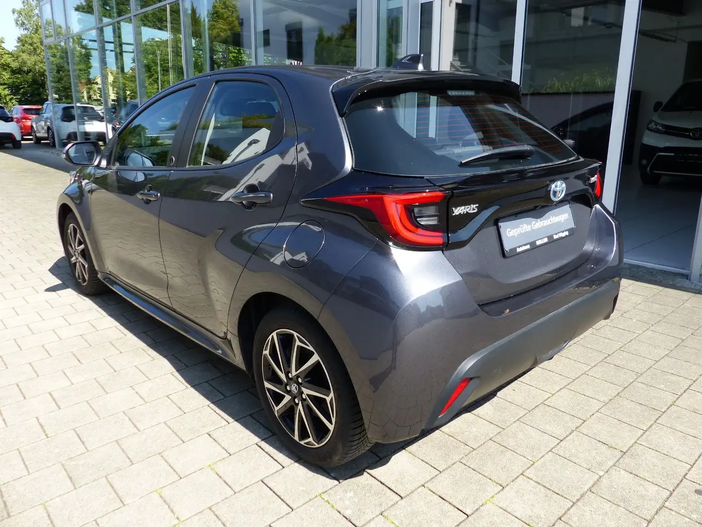 Toyota Yaris 1.5 Hybrid Team D Kamera CarPlay SHZ Alu Grau - 2