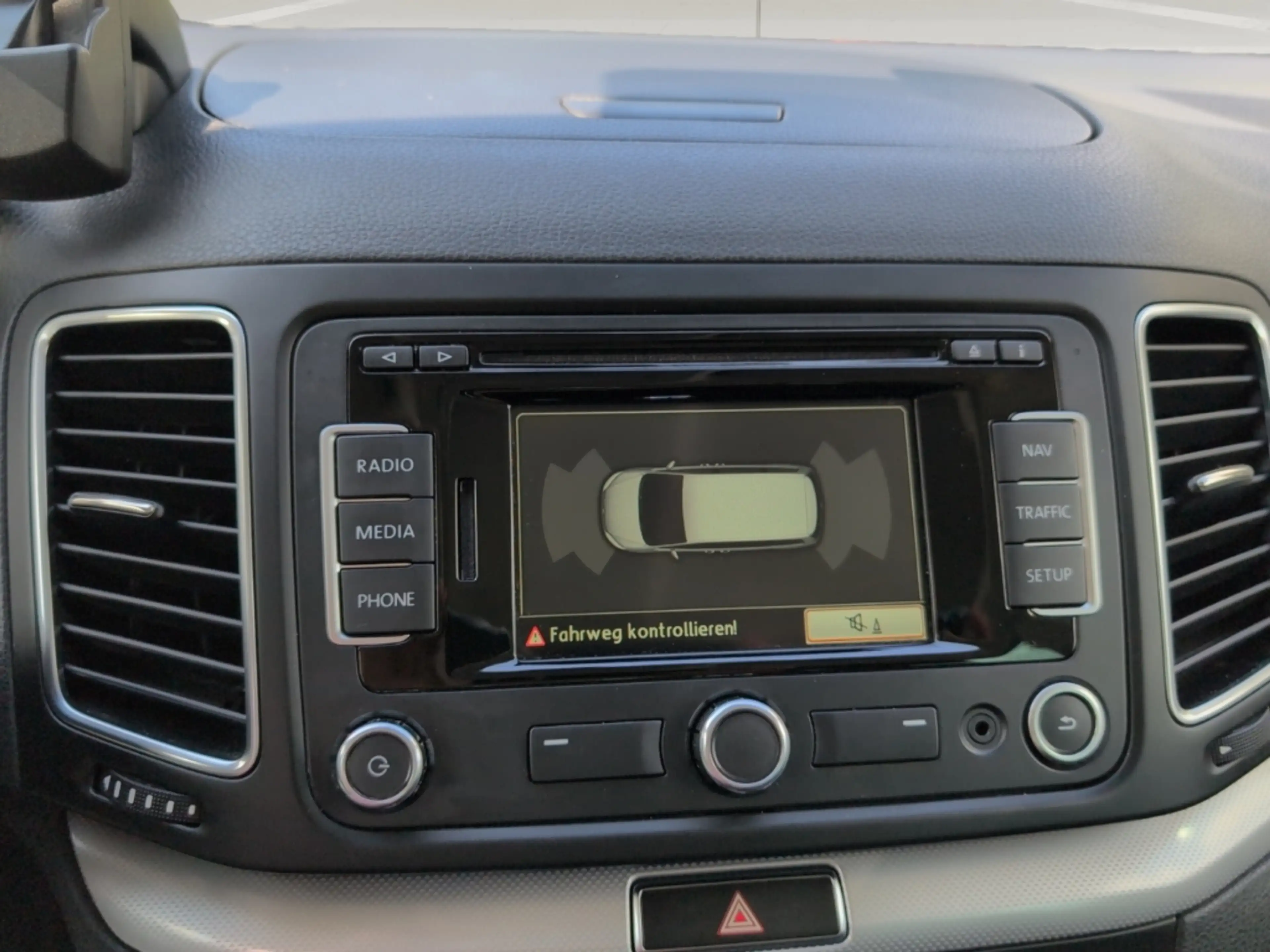 Volkswagen Sharan Comfortline BMT 1.4 TSI DGS El. Panodach Navi Dyn. — photo 11