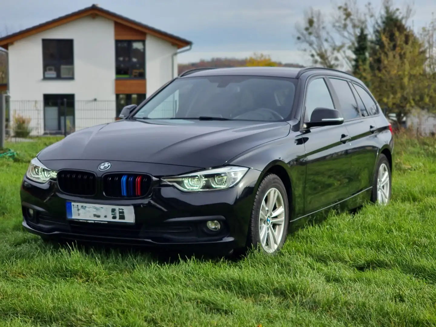 BMW 318 3er Touring Diesel 318d Touring Aut. Noir - 1