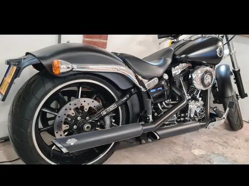 Harley-Davidson Breakout - foto 4