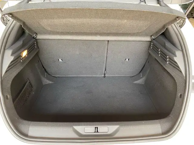 Peugeot 308 view 9