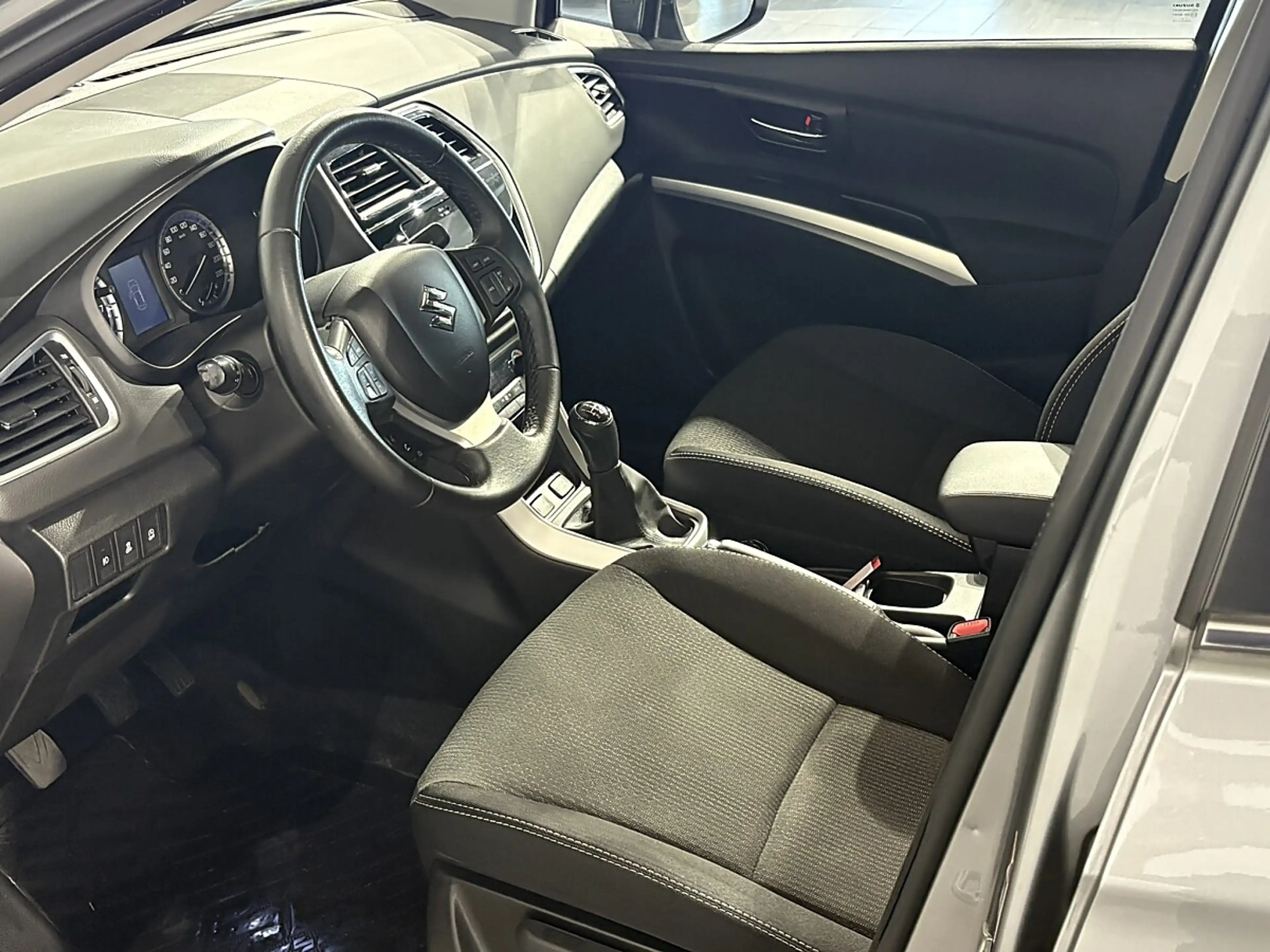 Suzuki SX4 S-Cross 1,0 DITC ALLGRIP shine — photo 9