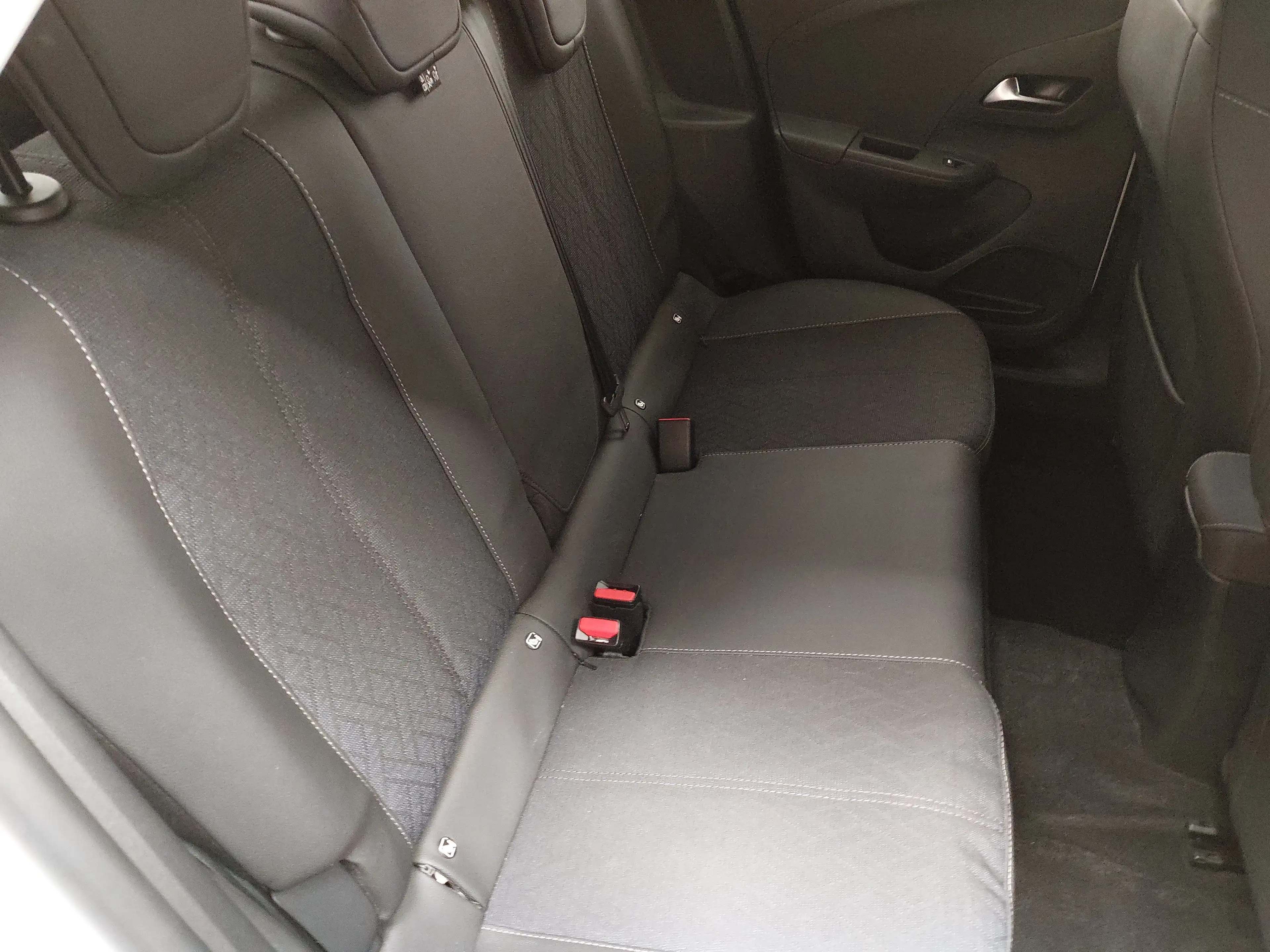 Opel Corsa-e Elegance T-Leder LED Wärmepumpe LEDER KLIMA KLIMAAUT RADIO DAB — photo 12