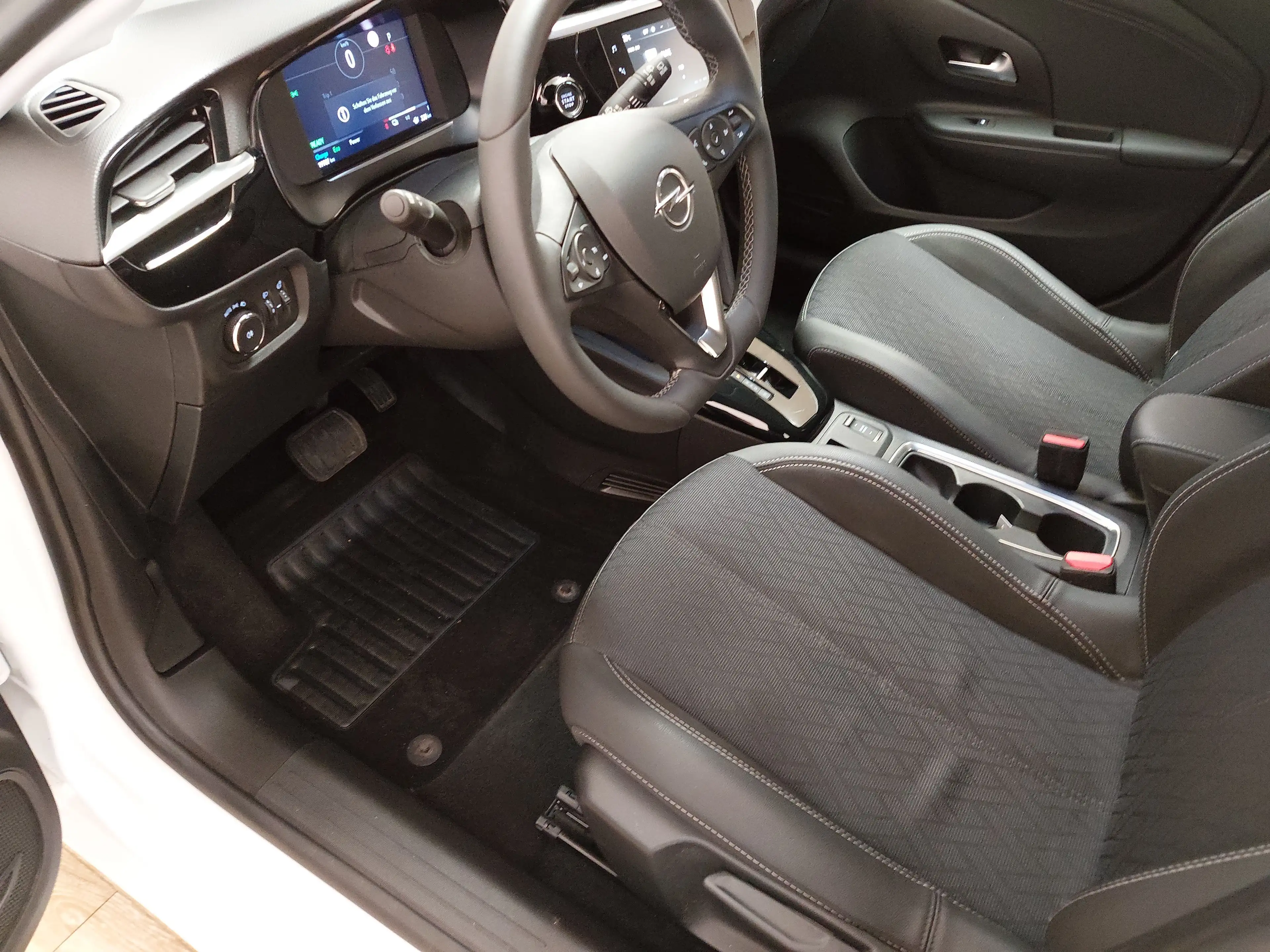 Opel Corsa-e Elegance T-Leder LED Wärmepumpe LEDER KLIMA KLIMAAUT RADIO DAB — photo 6