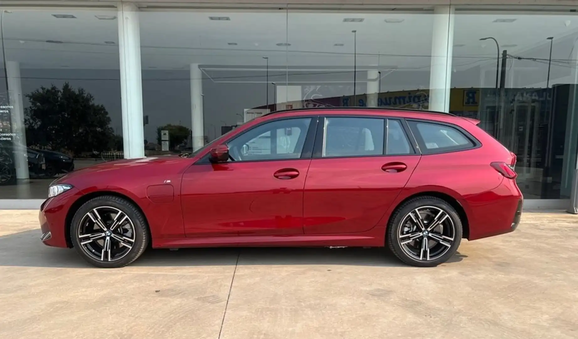 BMW 330 e xDrive M Sport Rouge - 2