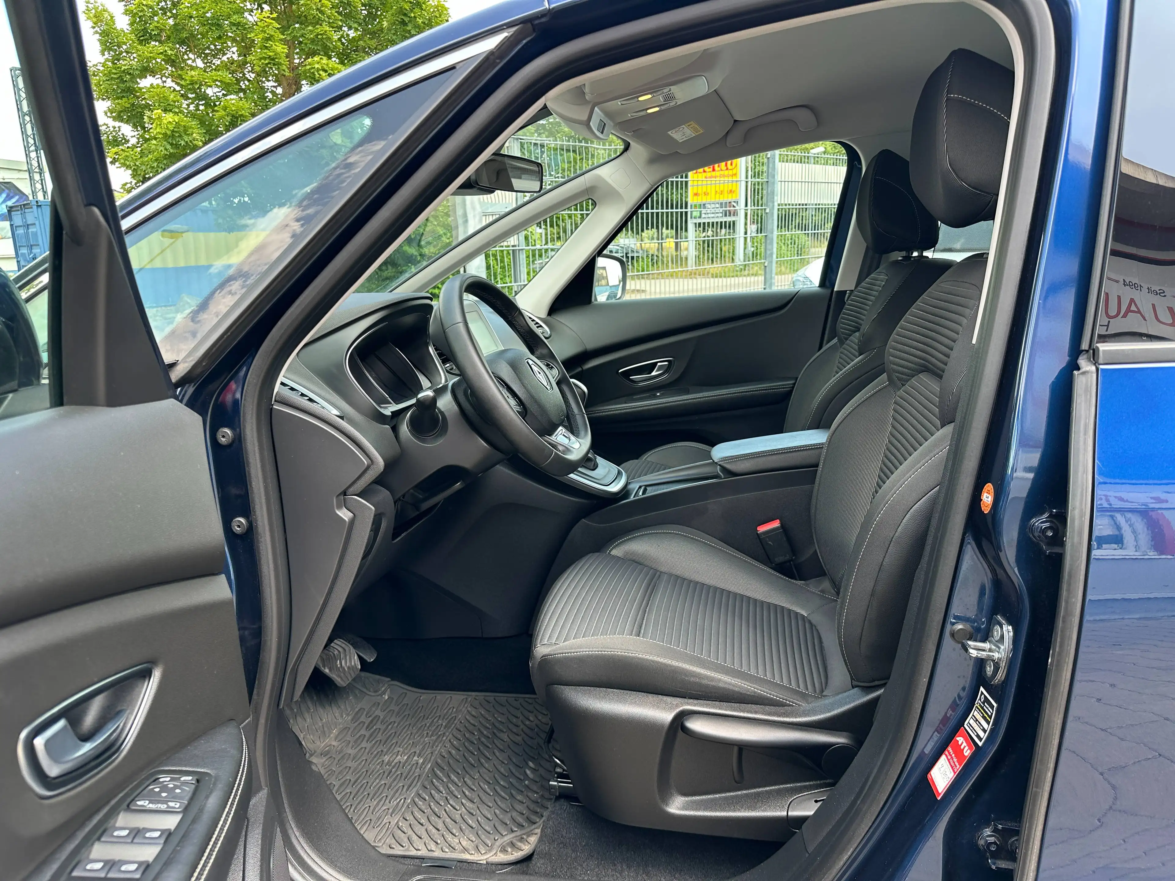 Renault Scenic Grand 1.7 BLUE dci*AUTOMATIK*Navi*Parkpilot*Sitzhz — photo 12