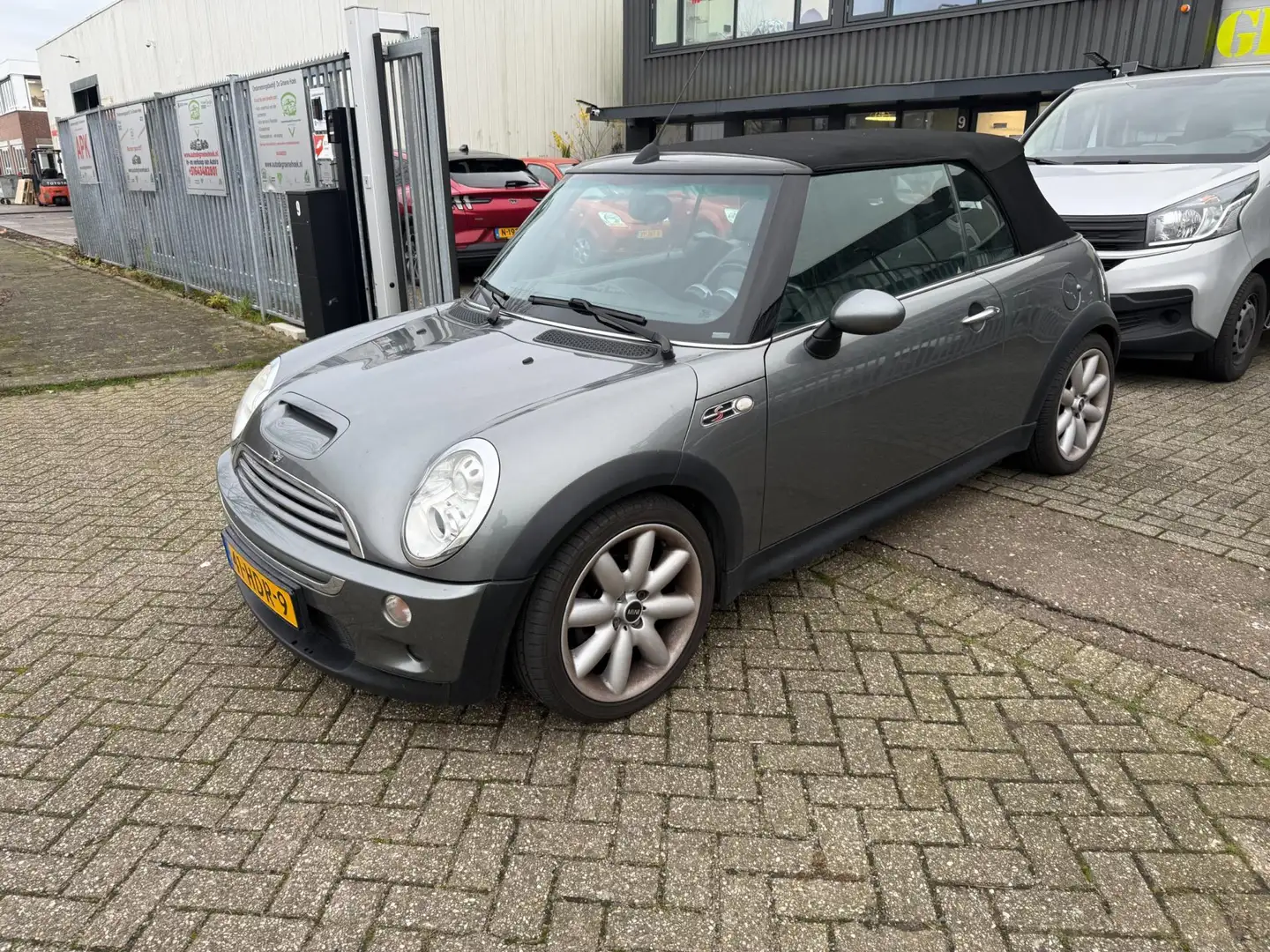 MINI Cooper S Cabrio Mini 1.6 Grijs - 1
