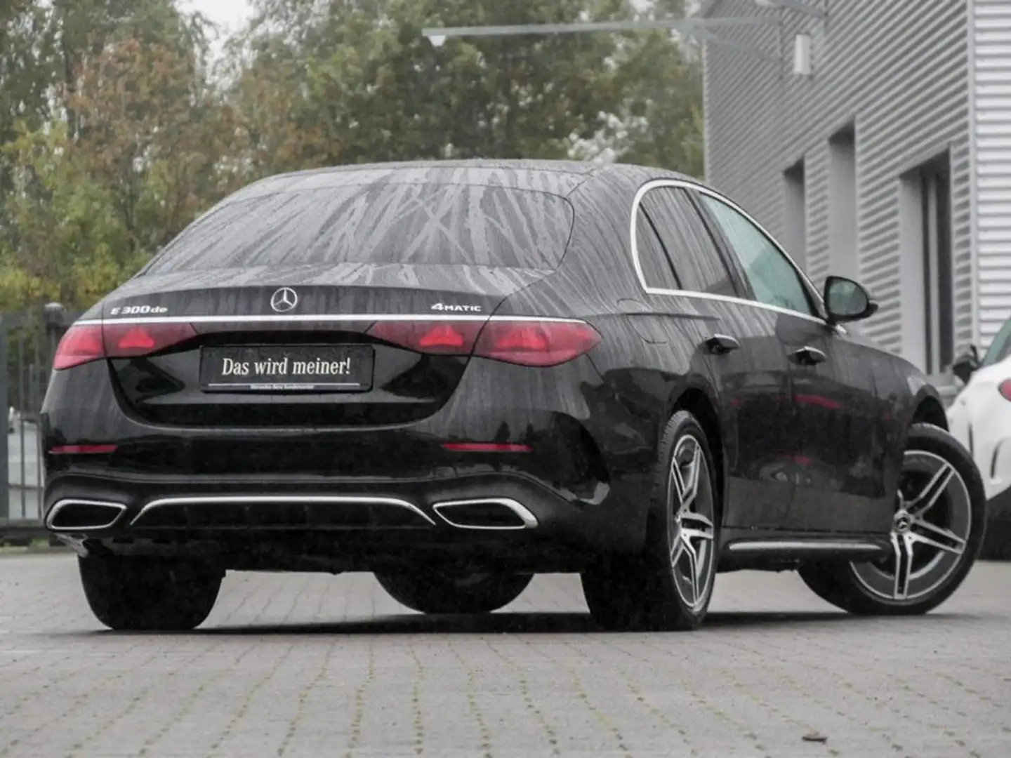 Mercedes-Benz E 300 de 4M AMG-Sport/Pano/AHK/Burm/Dist/Keyl/19 Schwarz - 2