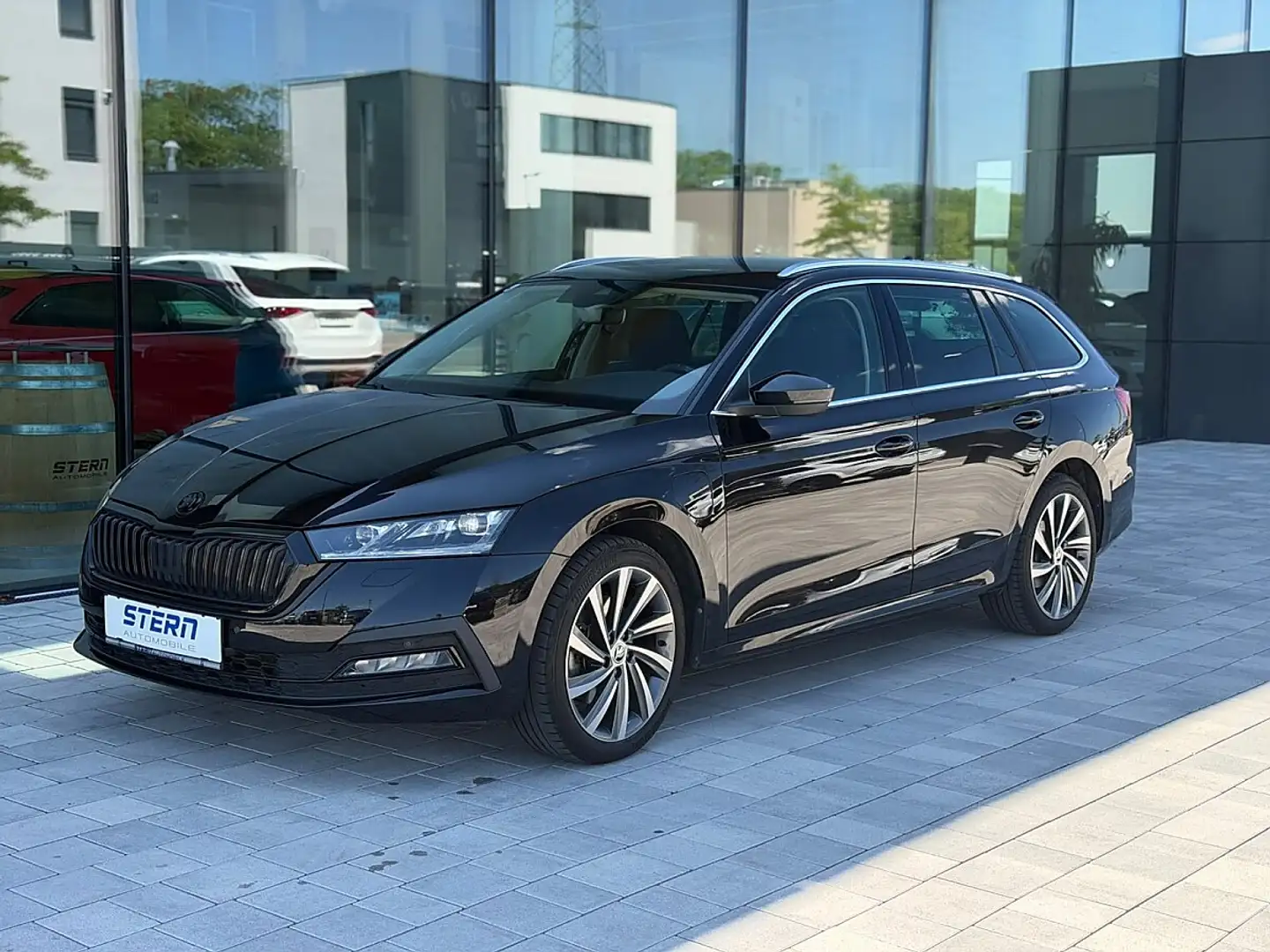 Skoda Octavia Combi 1,5 iV Style DSG Schwarz - 1