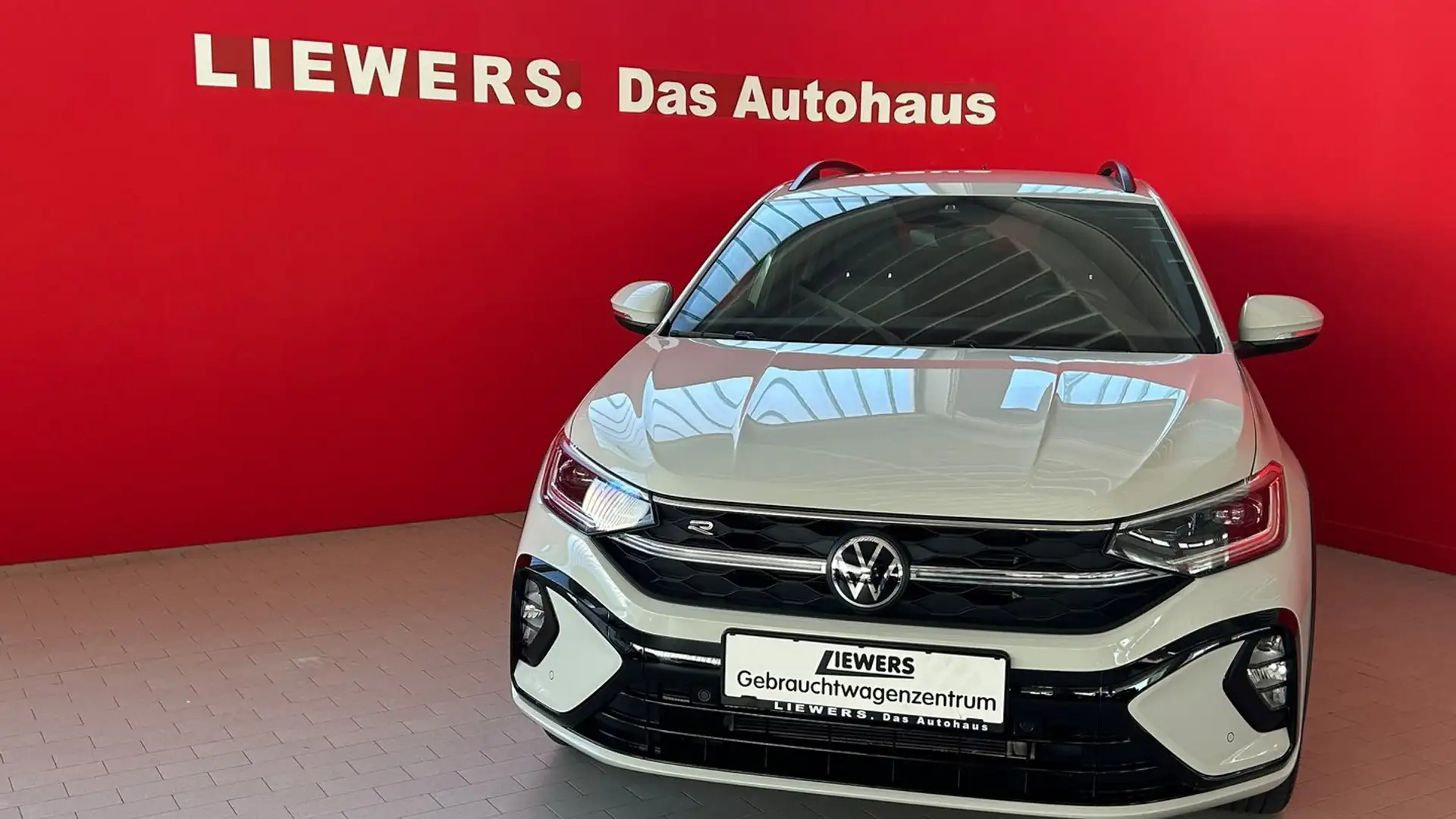 Volkswagen Taigo R-Line TSI DSG Grau - 2