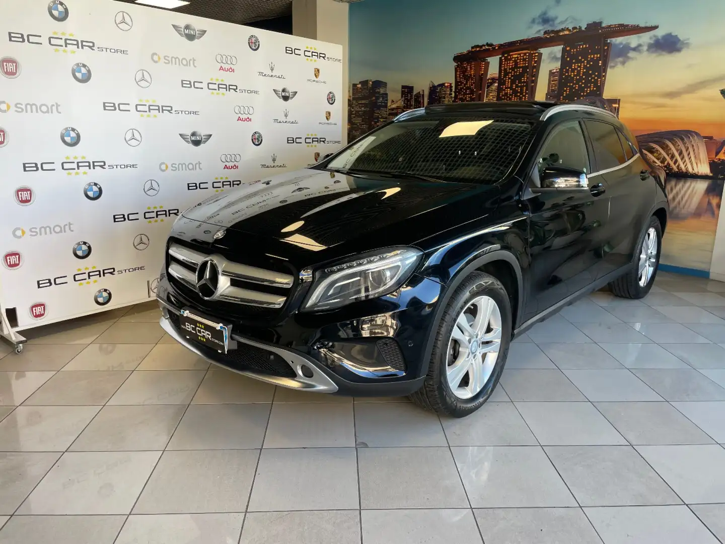 Mercedes-Benz GLA 200 d Aut. Sport *TETTO*PELLE*CAMERA Noir - 1