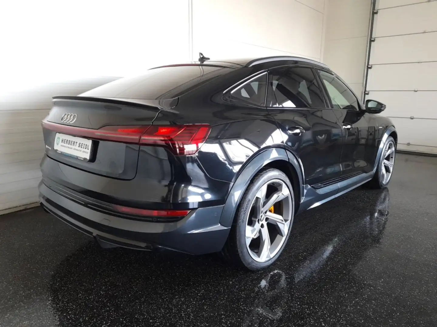 Audi e-tron S 95  QUATTRO S-LINE BLACK *NP: € 120.353,- / LEDER SPORTSITZE PLUS / 22 ZOLL / MATRIX-LED / SKY* Schwarz - 2
