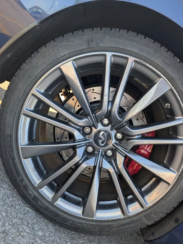 Infiniti Q60 снимка Infiniti Q60