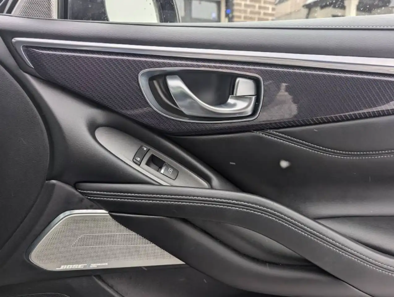 Infiniti Q60 снимка Infiniti Q60