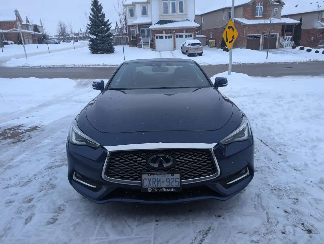 Infiniti Q60 снимка Infiniti Q60