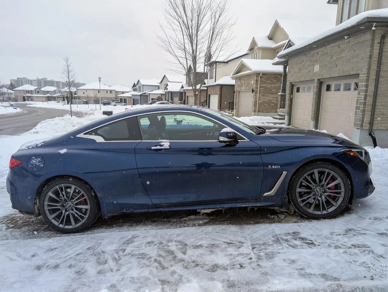Infiniti Q60 снимка Infiniti Q60