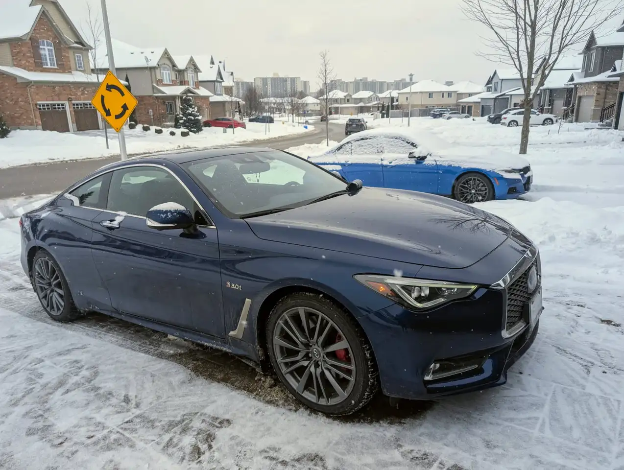 Infiniti Q60 снимка Infiniti Q60